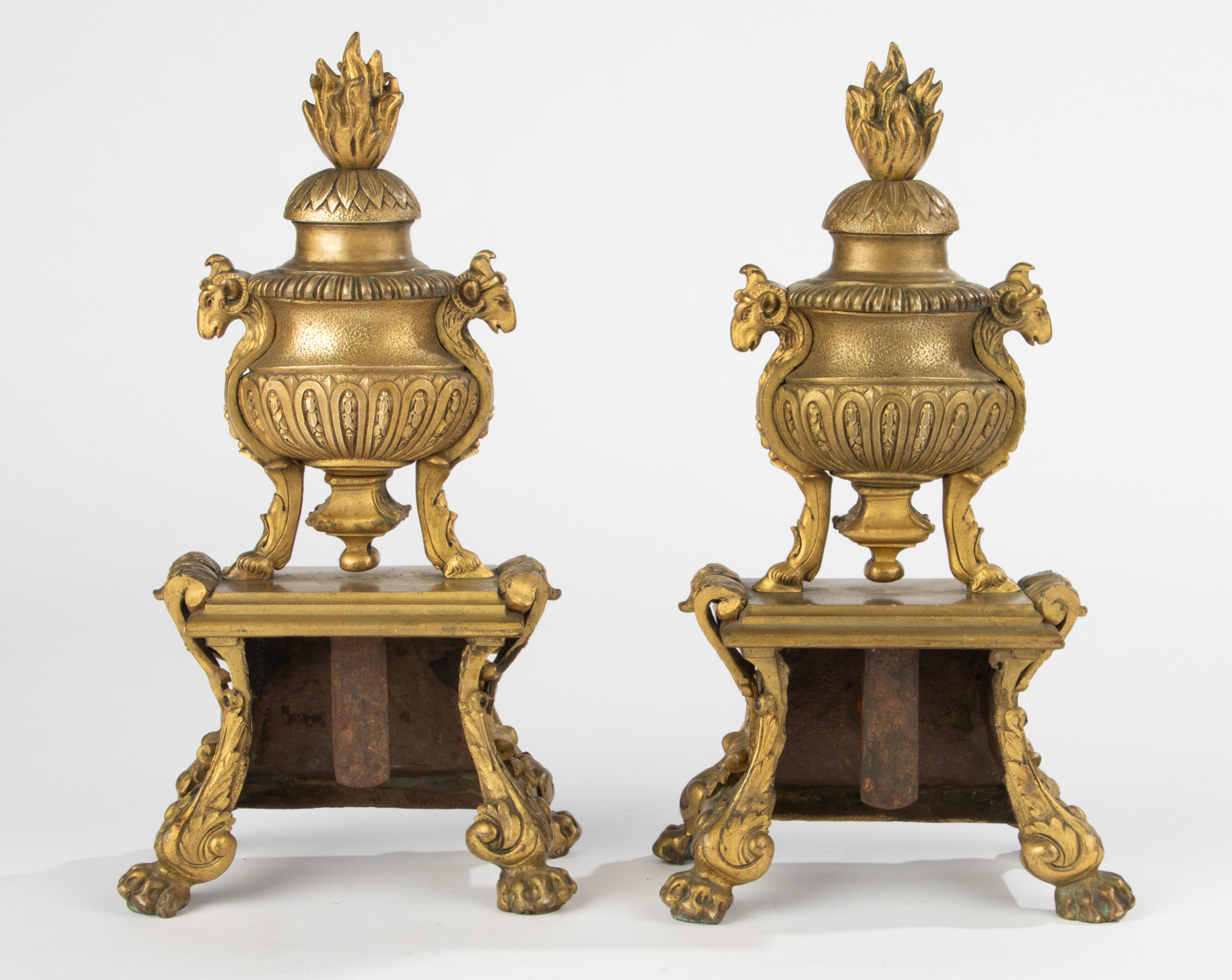Pareja de Soportes de Chimenea / Andirones de Bronce Dorado - Estilo Renacentista en venta 4