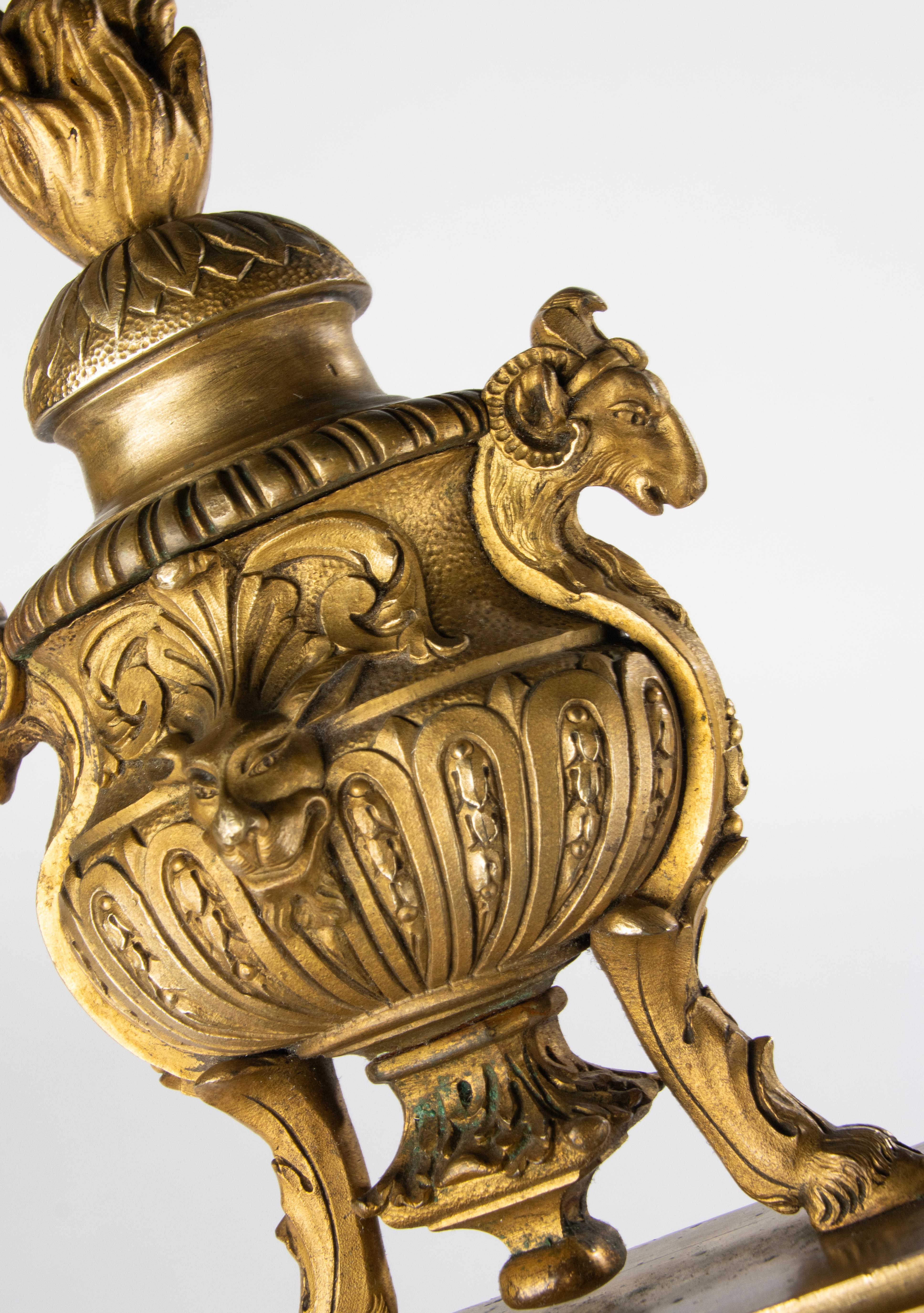 Pareja de Soportes de Chimenea / Andirones de Bronce Dorado - Estilo Renacentista en venta 6