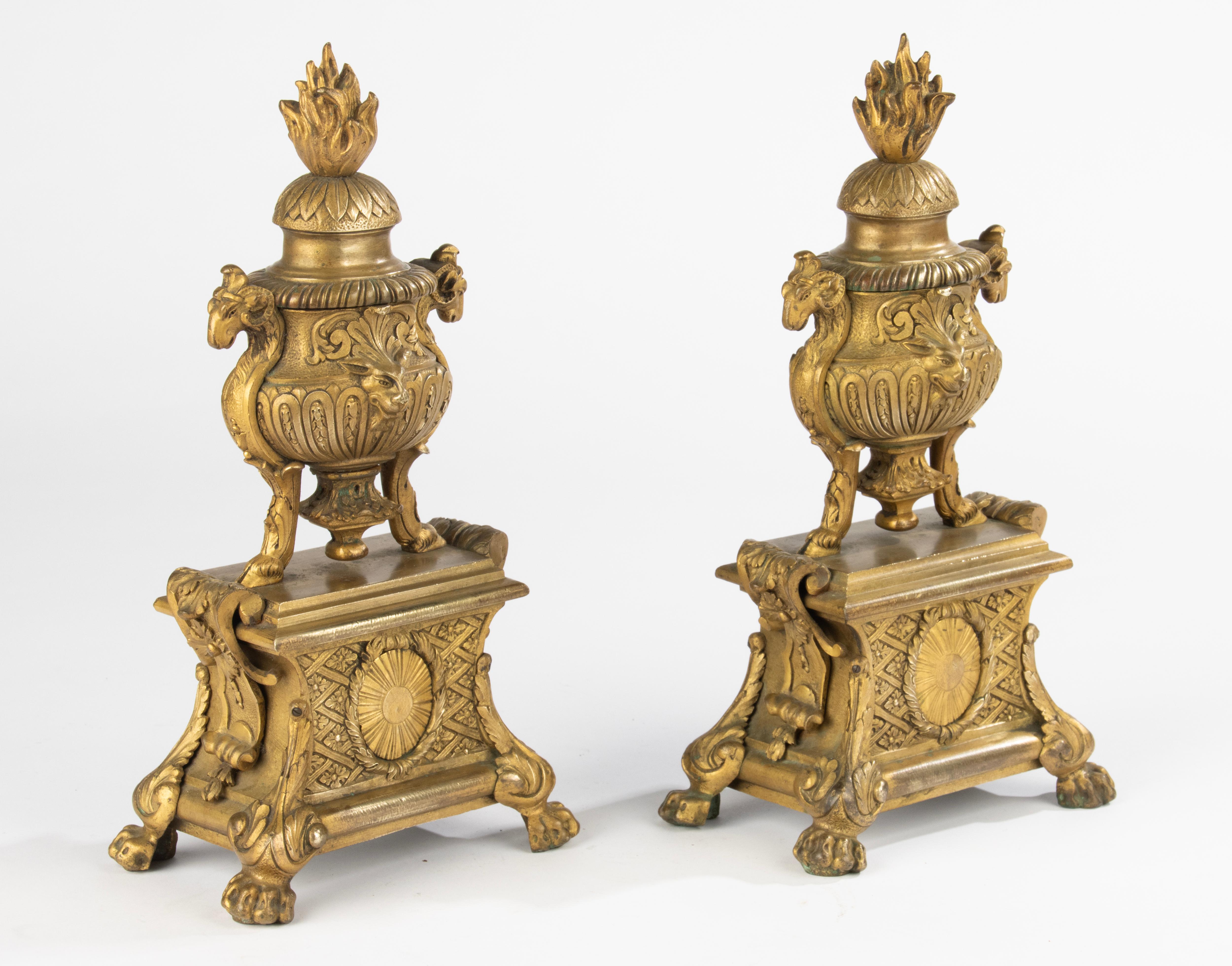 Pareja de Soportes de Chimenea / Andirones de Bronce Dorado - Estilo Renacentista en venta 7