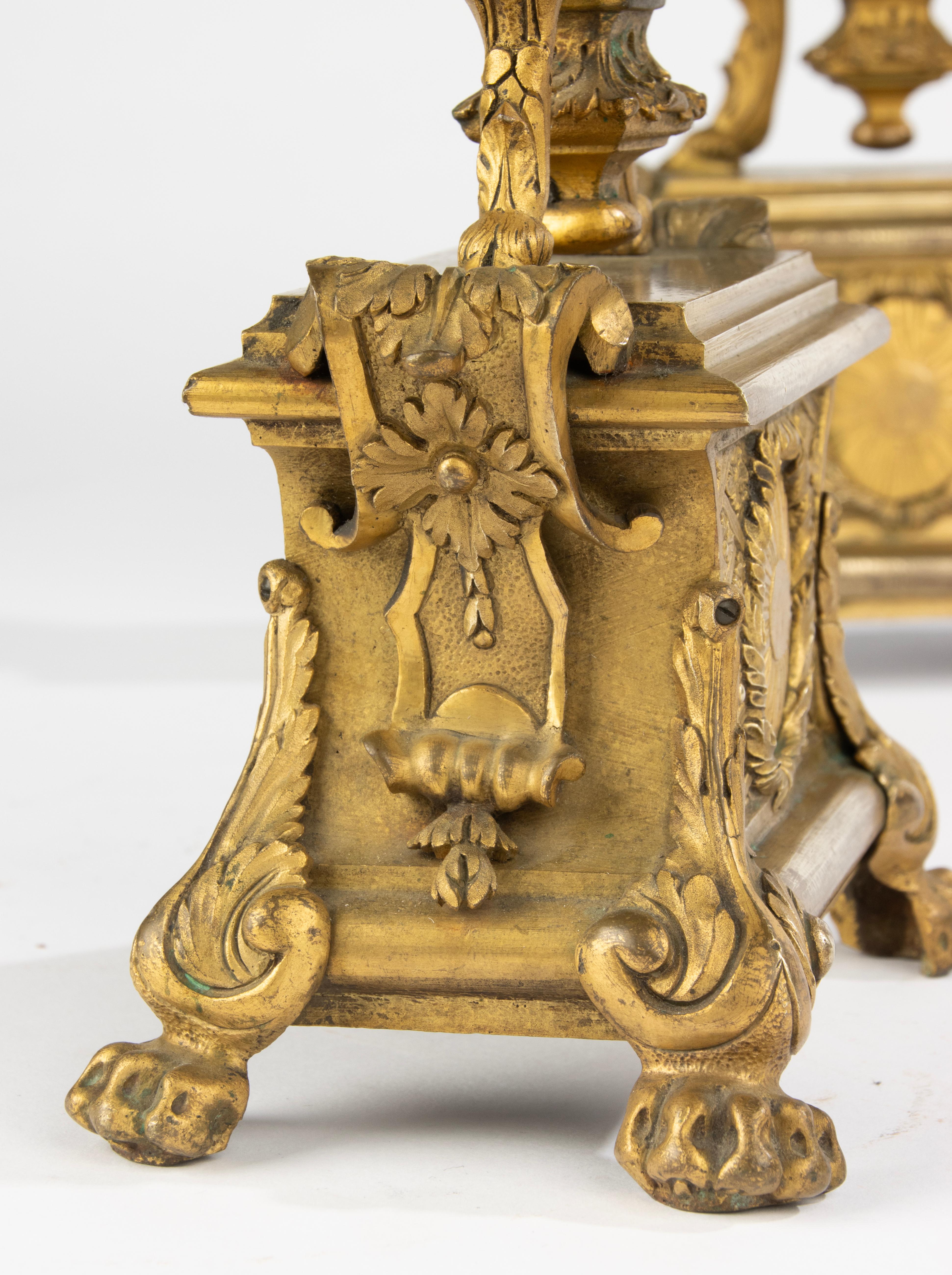 Pareja de Soportes de Chimenea / Andirones de Bronce Dorado - Estilo Renacentista en venta 9