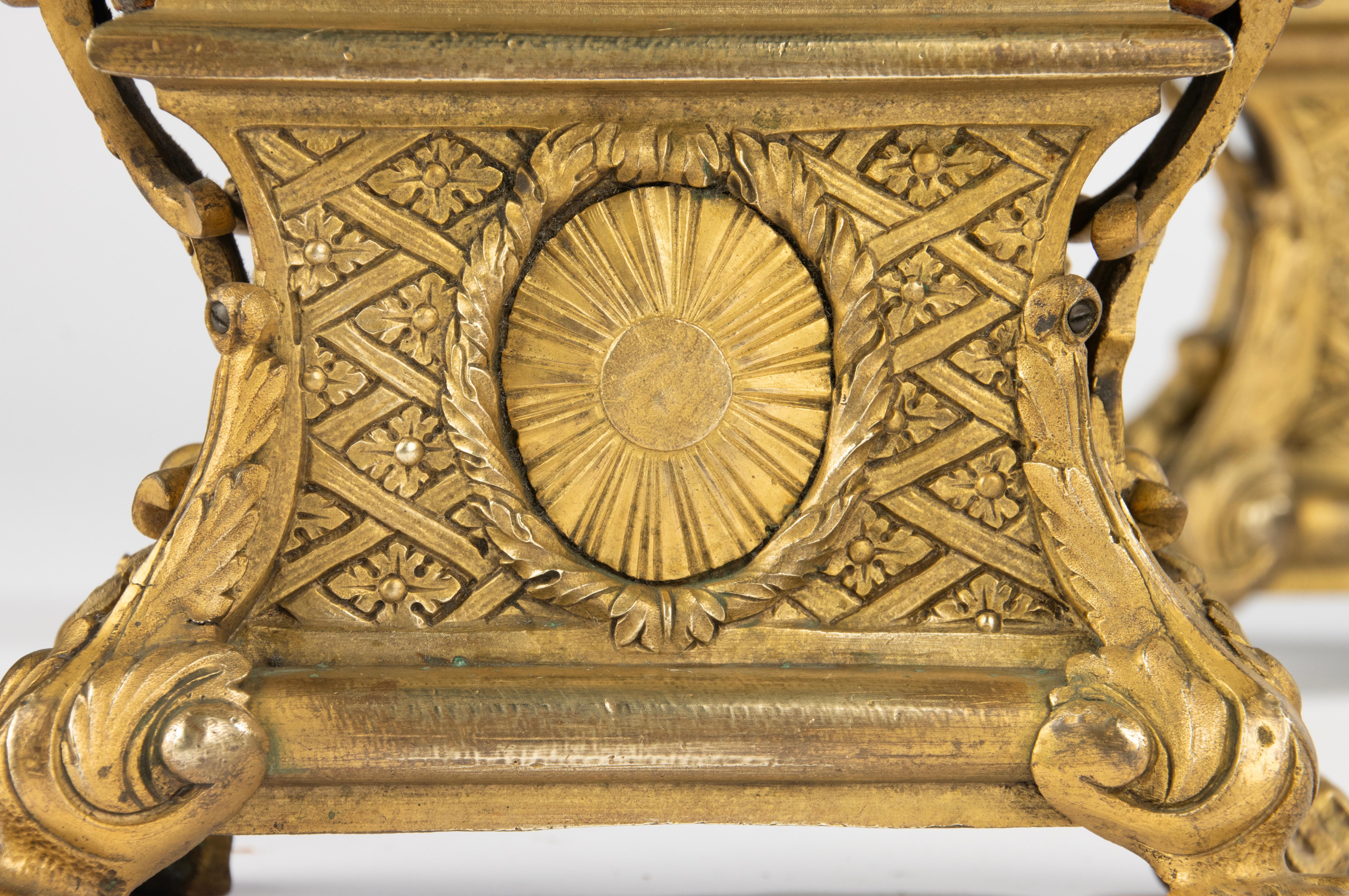 Pareja de Soportes de Chimenea / Andirones de Bronce Dorado - Estilo Renacentista en venta 11