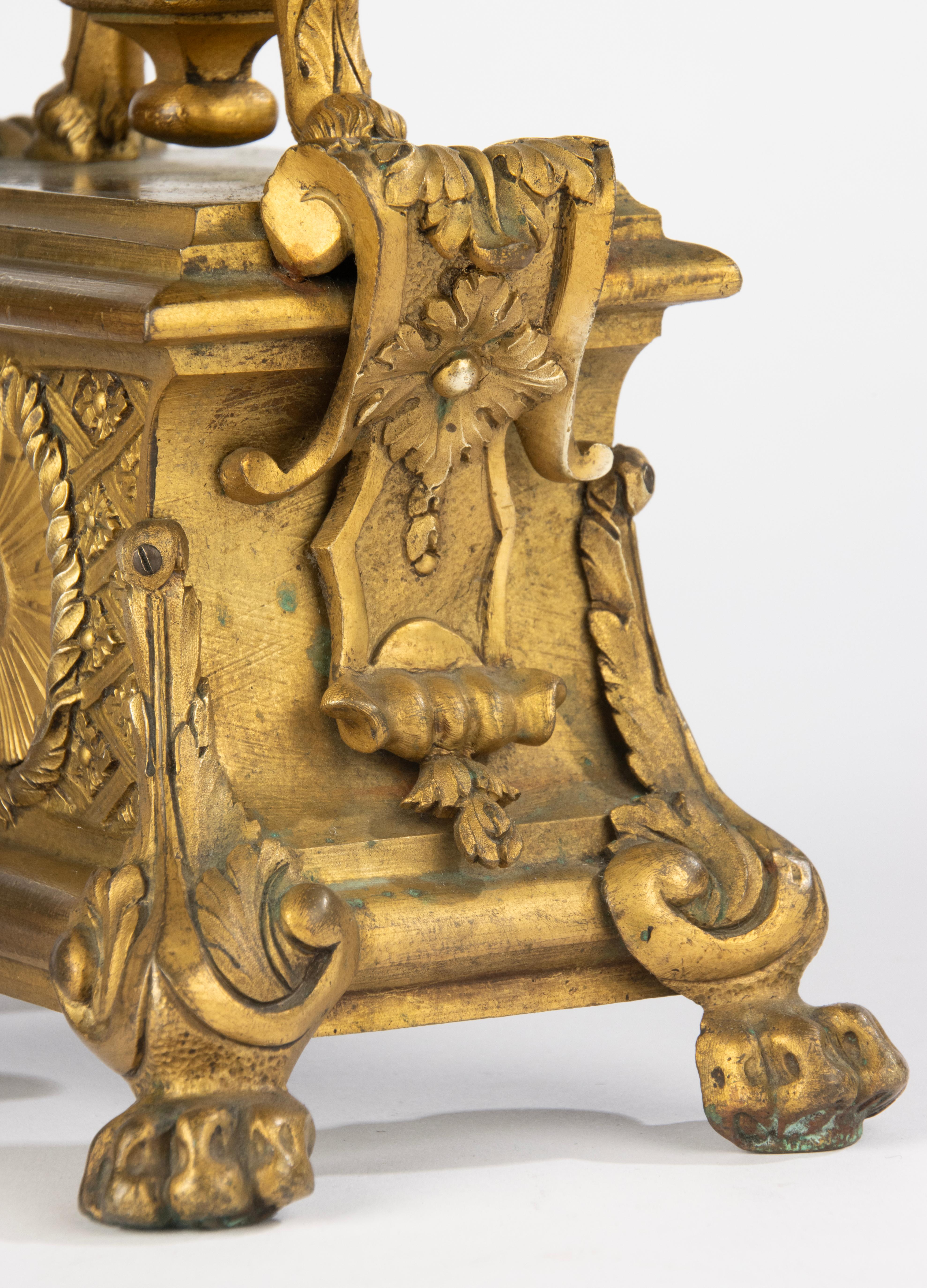 Pareja de Soportes de Chimenea / Andirones de Bronce Dorado - Estilo Renacentista en venta 1