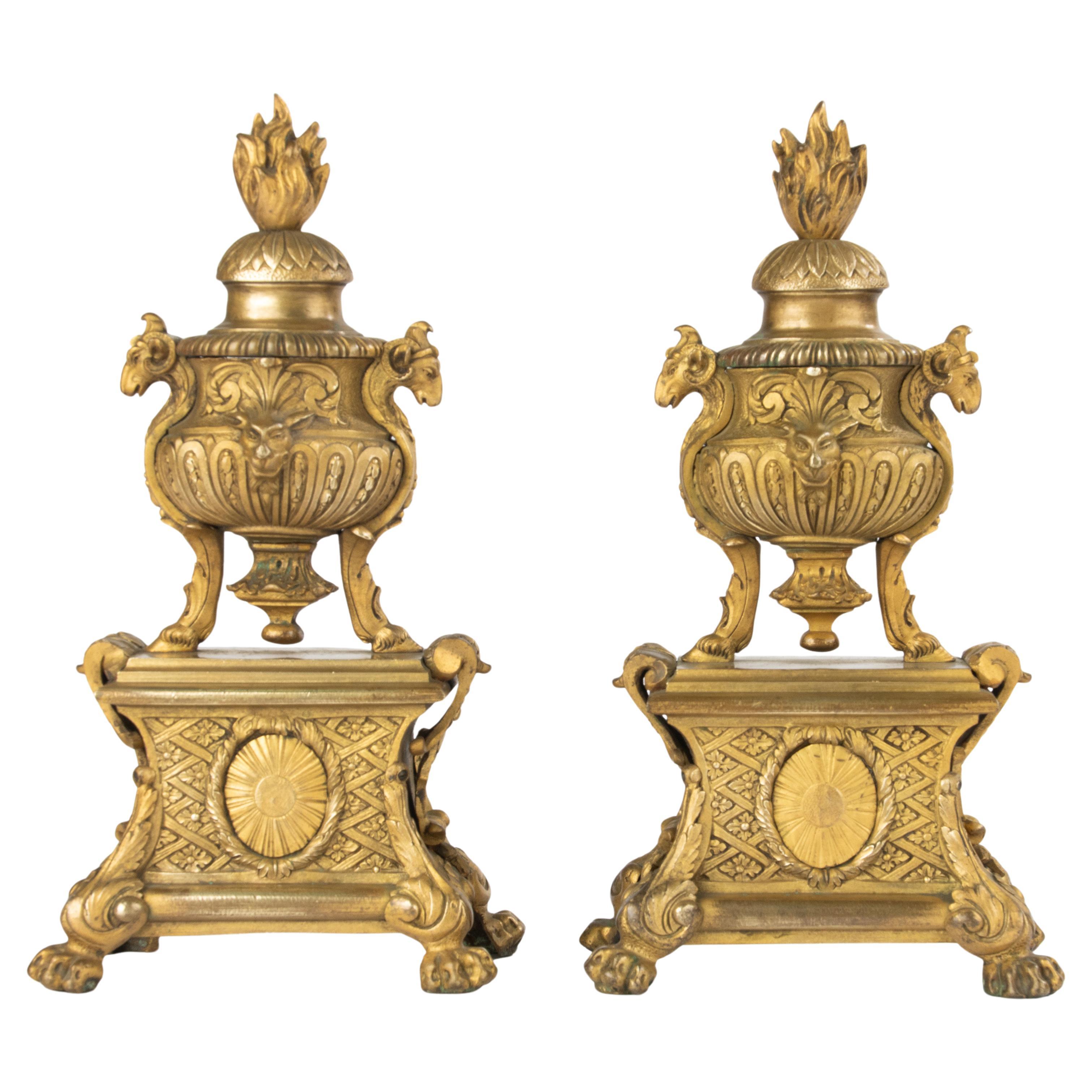 Pareja de Soportes de Chimenea / Andirones de Bronce Dorado - Estilo Renacentista en venta