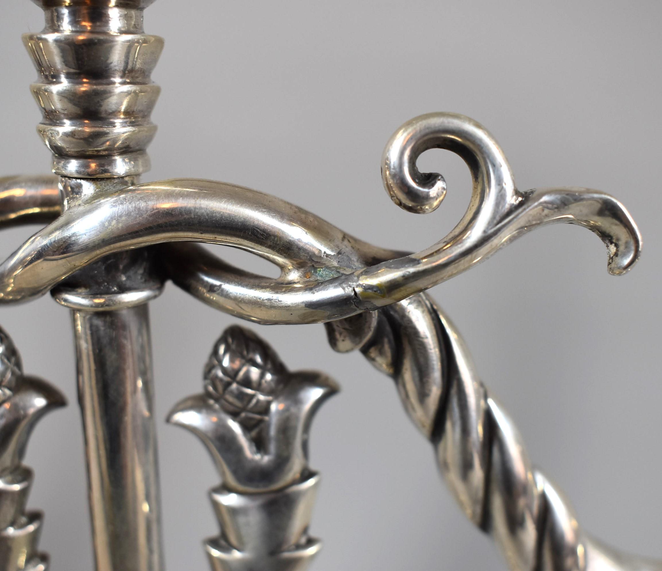 Coppia di candelabri italiani a due luci in argento di Fratelli Venezian, circa 1950 in vendita 3