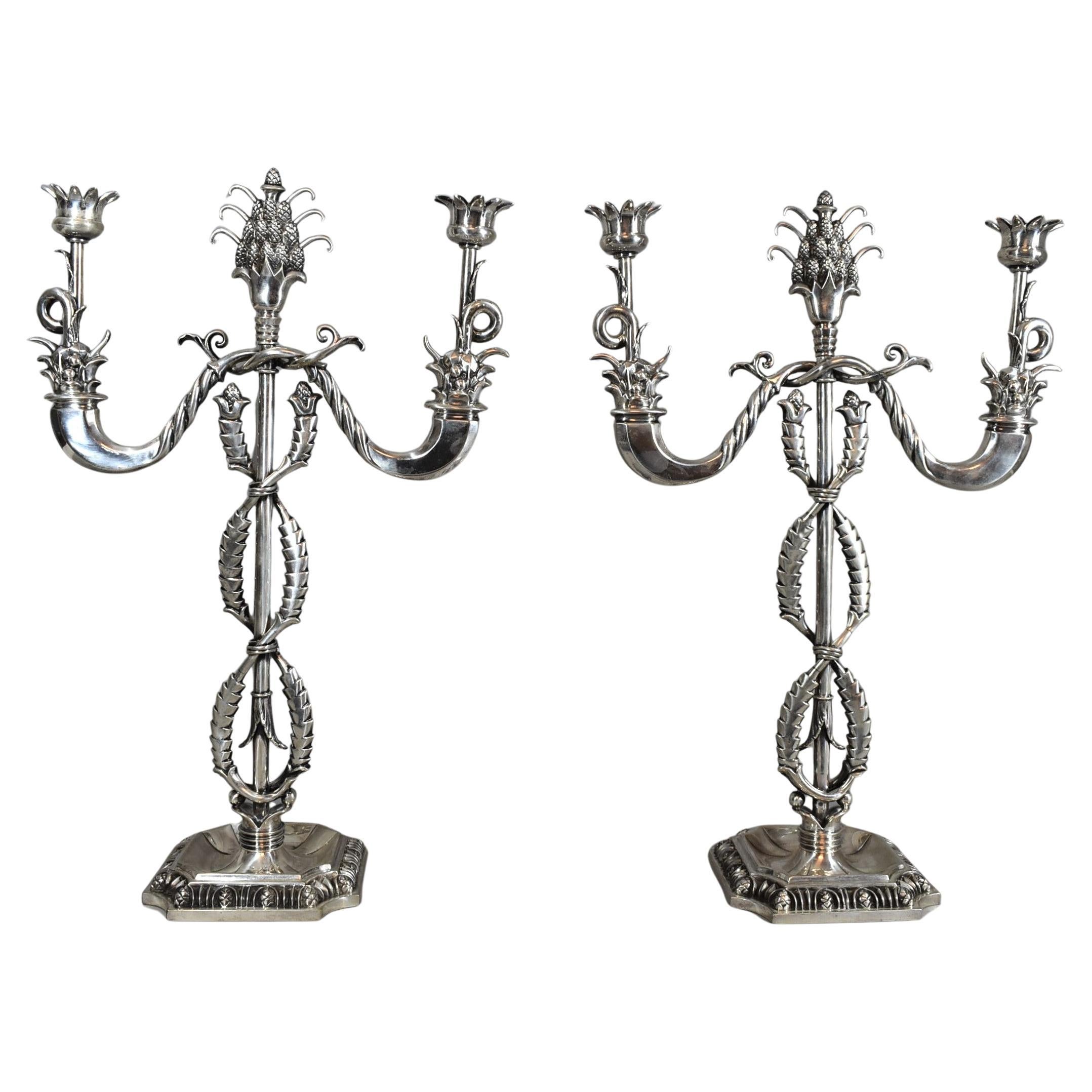 Coppia di candelabri italiani a due luci in argento di Fratelli Venezian, circa 1950 in vendita