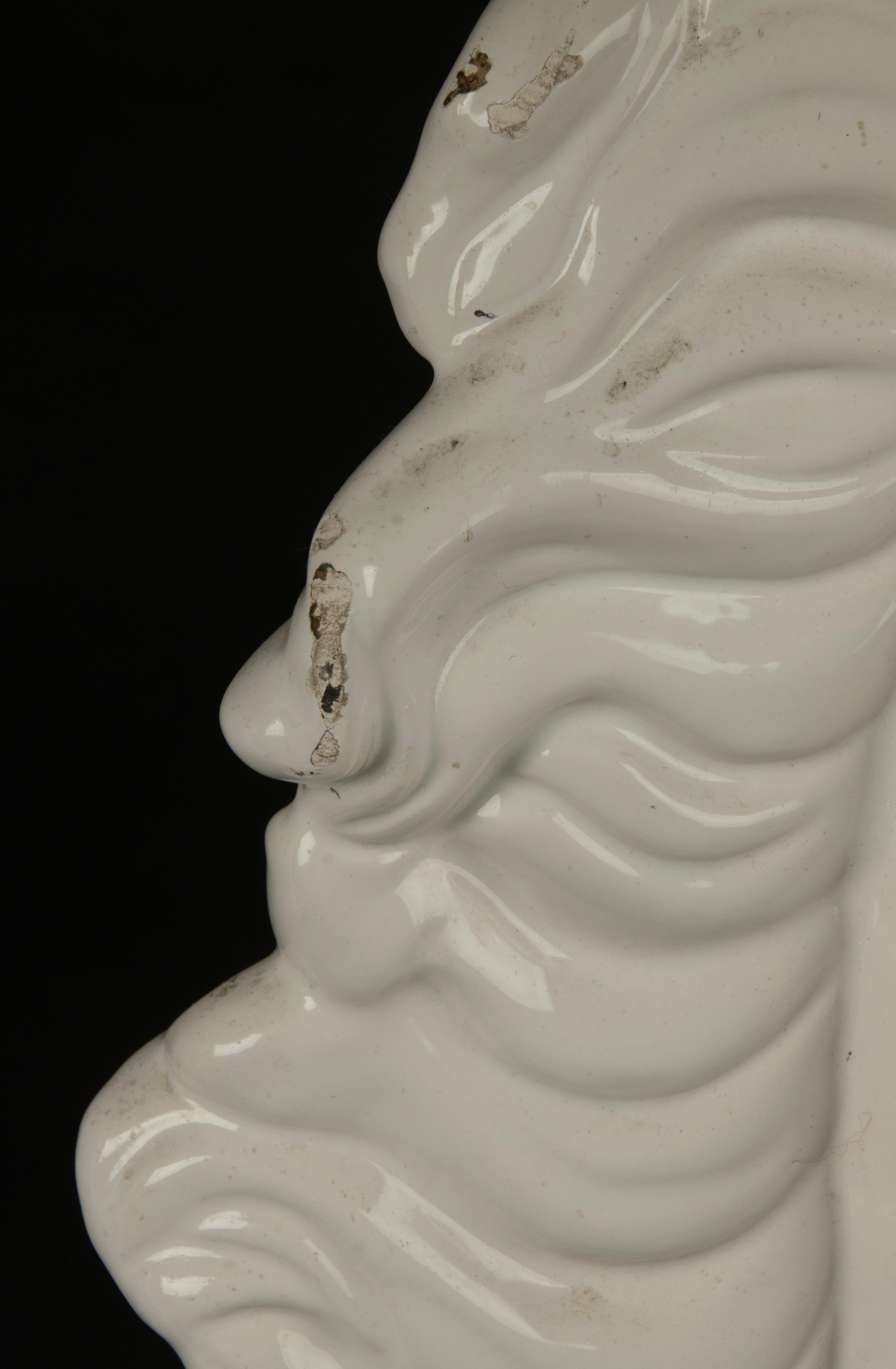 Una coppia di grandi lampade da tavolo italiane Hollywood Regency a testa di cavallo in marmo e ceramica in vendita 7