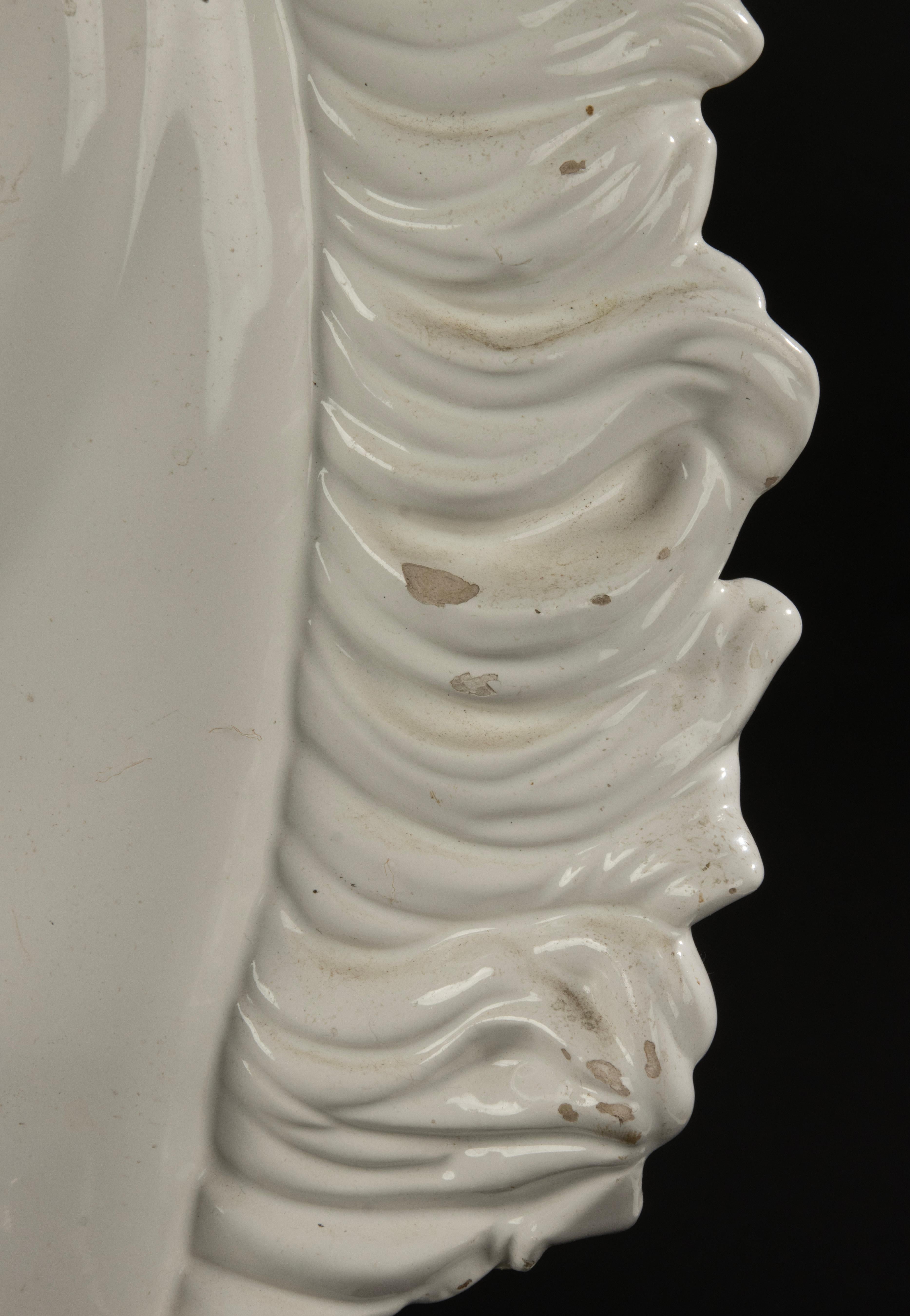 Fine XX secolo Una coppia di grandi lampade da tavolo italiane Hollywood Regency a testa di cavallo in marmo e ceramica in vendita