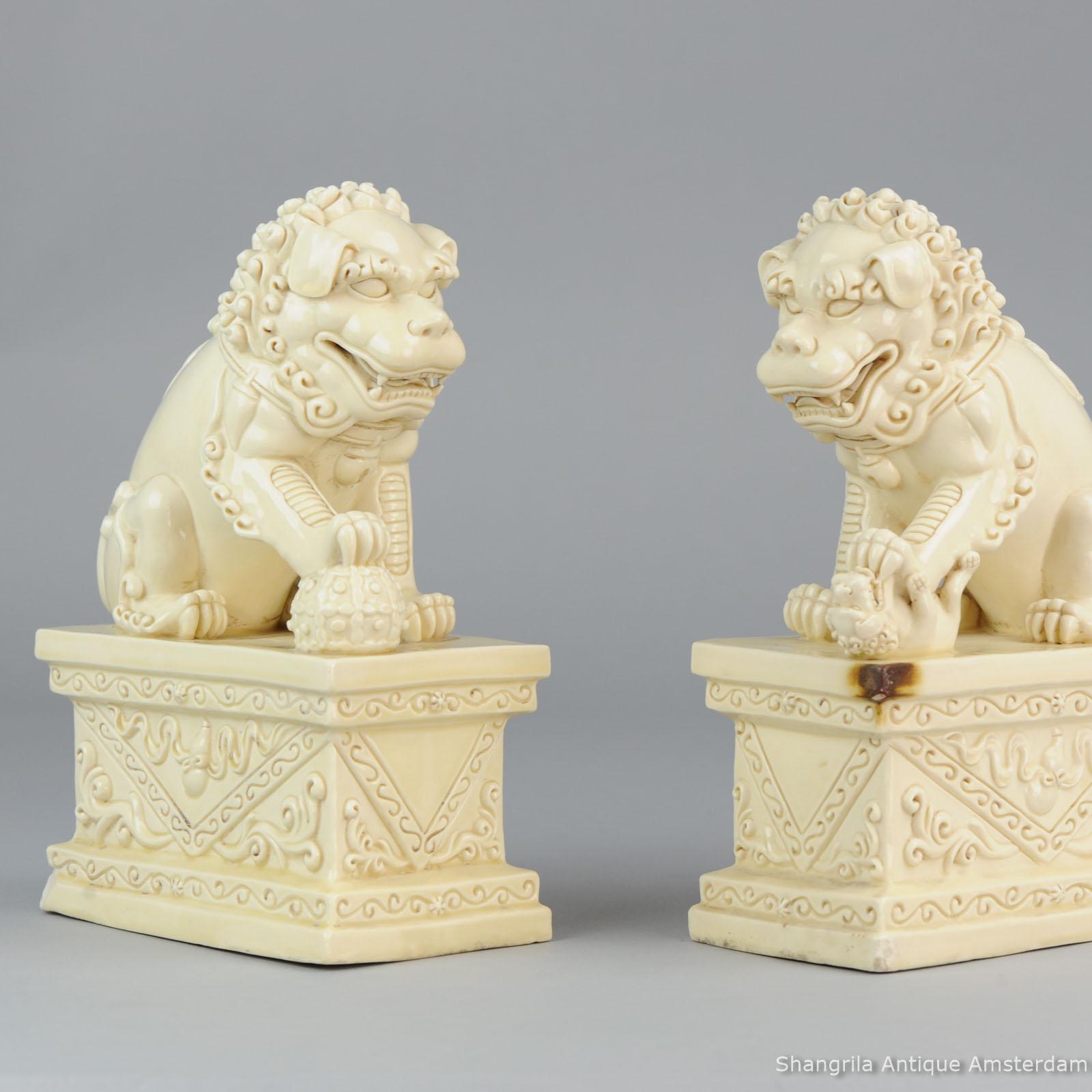 Pair of Large Marked Blanc de Chine Foo Dogs PRoC Period Dehua Chinese For Sale 5