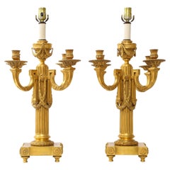 Paire de candélabres à 5 bras de style Louis XVI français en bronze doré transformés en lampes