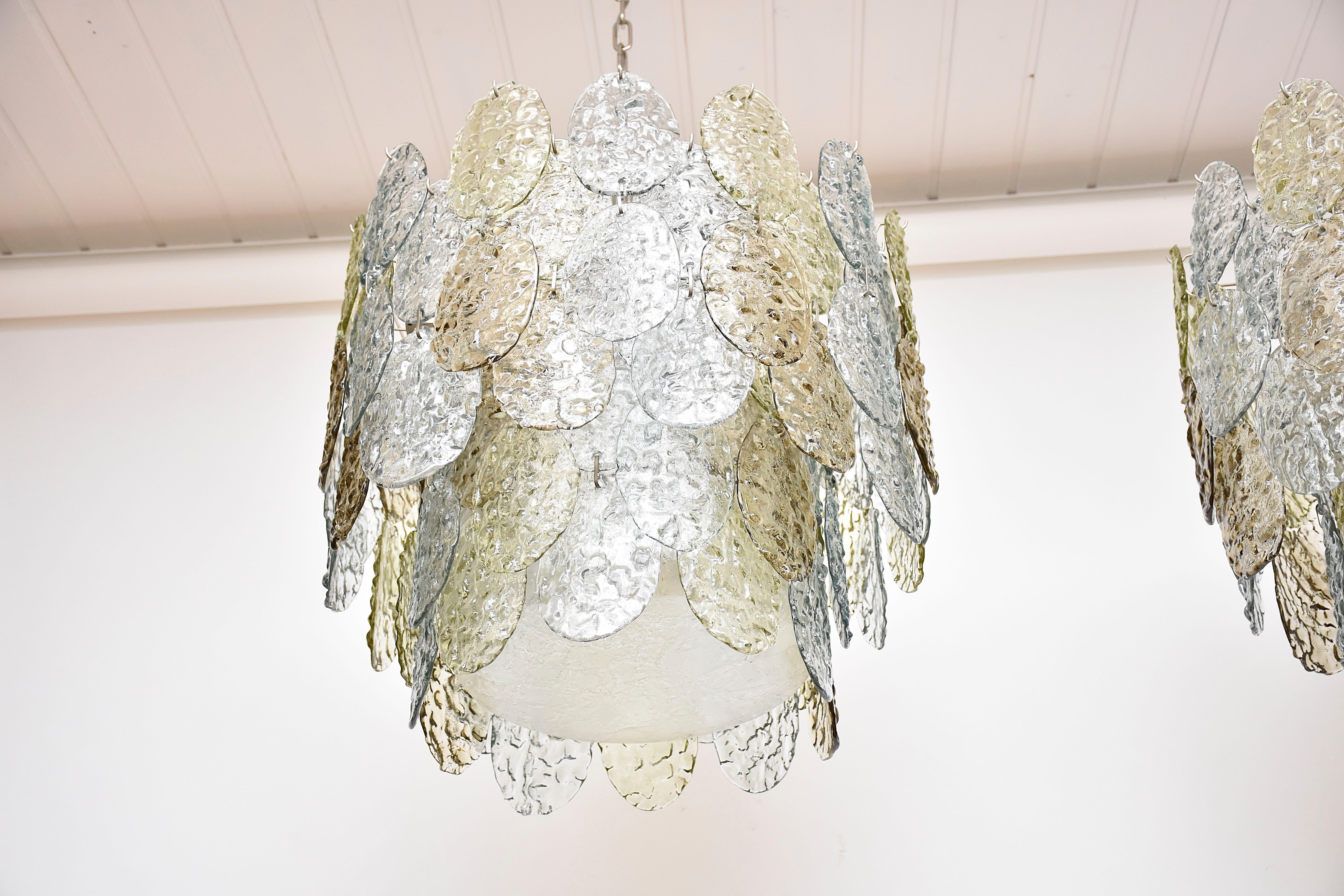 Italiano Coppia di lampadari di Murano della metà del secolo scorso di Vistosi in vendita