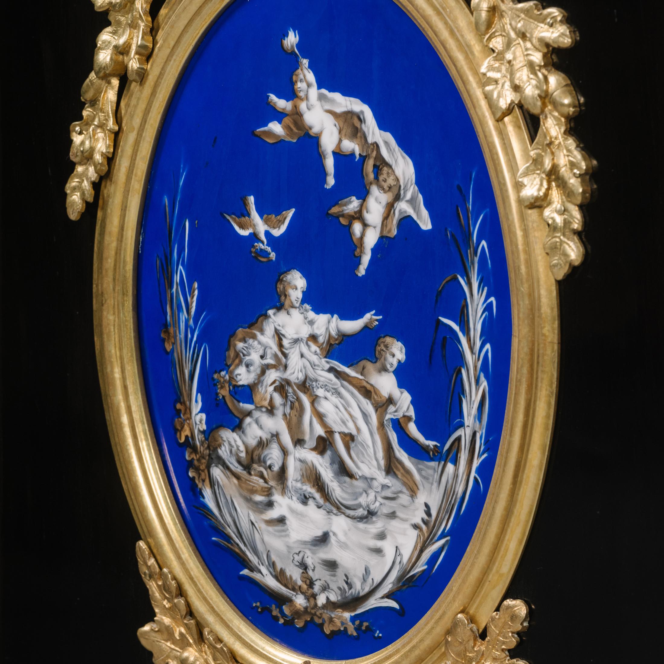 Paire d'armoires Napoléon III en bronze doré et porcelaine montées sur ébène en vente 5