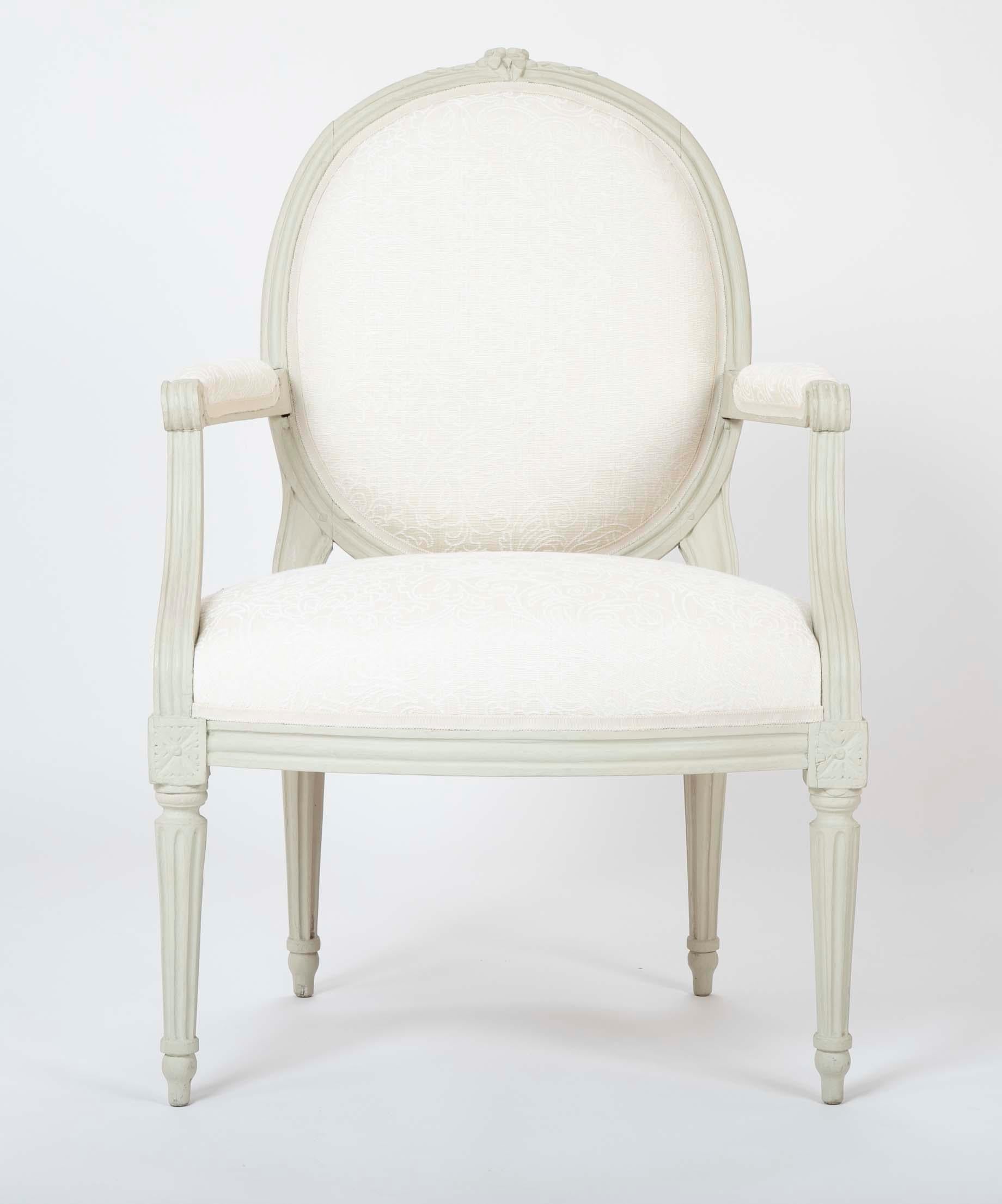 Paar bemalte Fauteuils a la Reine im Stil Louis XVI (Französisch)