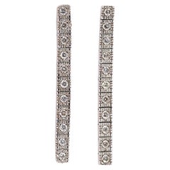 Paire de boucles d'oreilles en goutte en or blanc 14 carats avec rangée de diamants