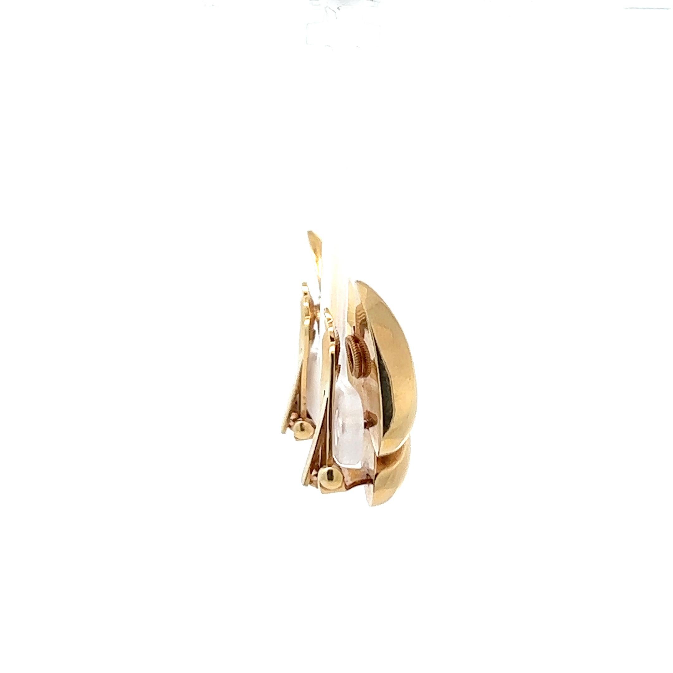 A pair of 14k yellow gold ear clips by Tiffany & Co. In Good Condition In KERKRADE, NL