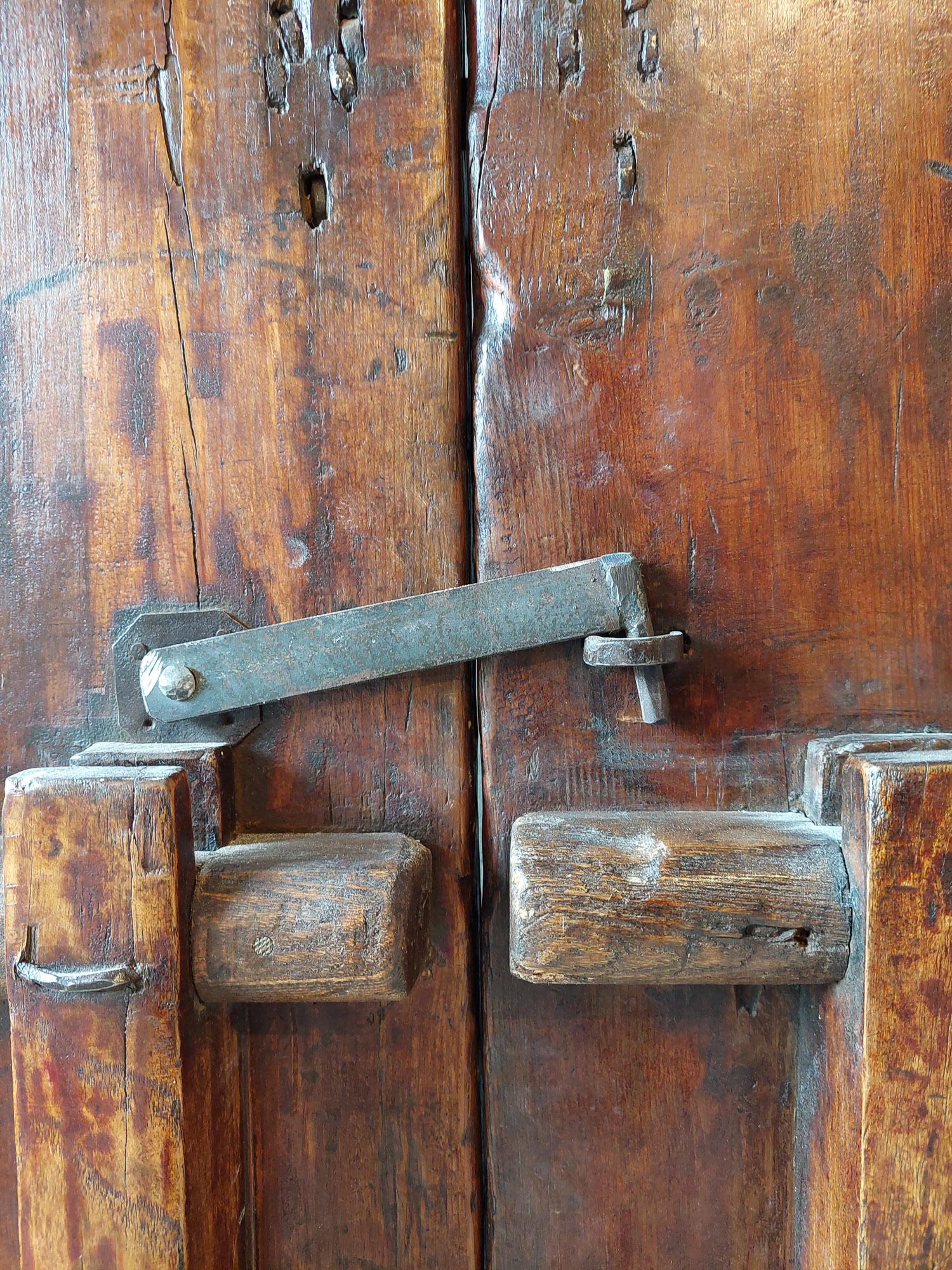 Pair of 17th Century Spanish Cortijo Wooden Doors with Door Frame 3