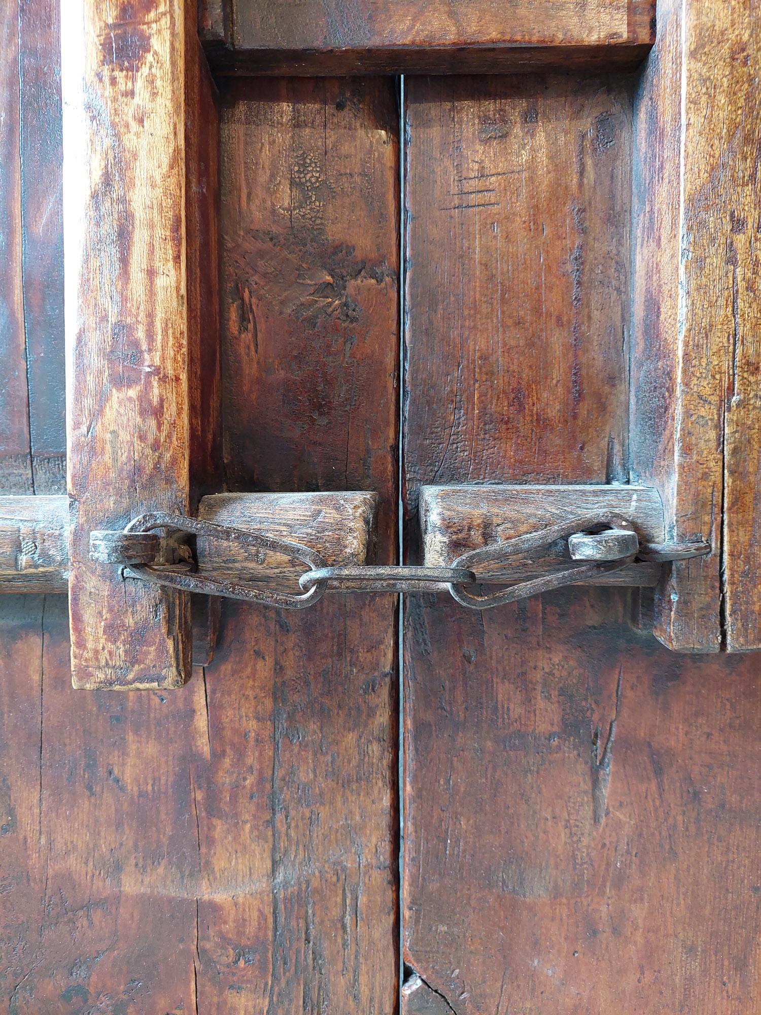 Pair of 17th Century Spanish Cortijo Wooden Doors with Door Frame 4