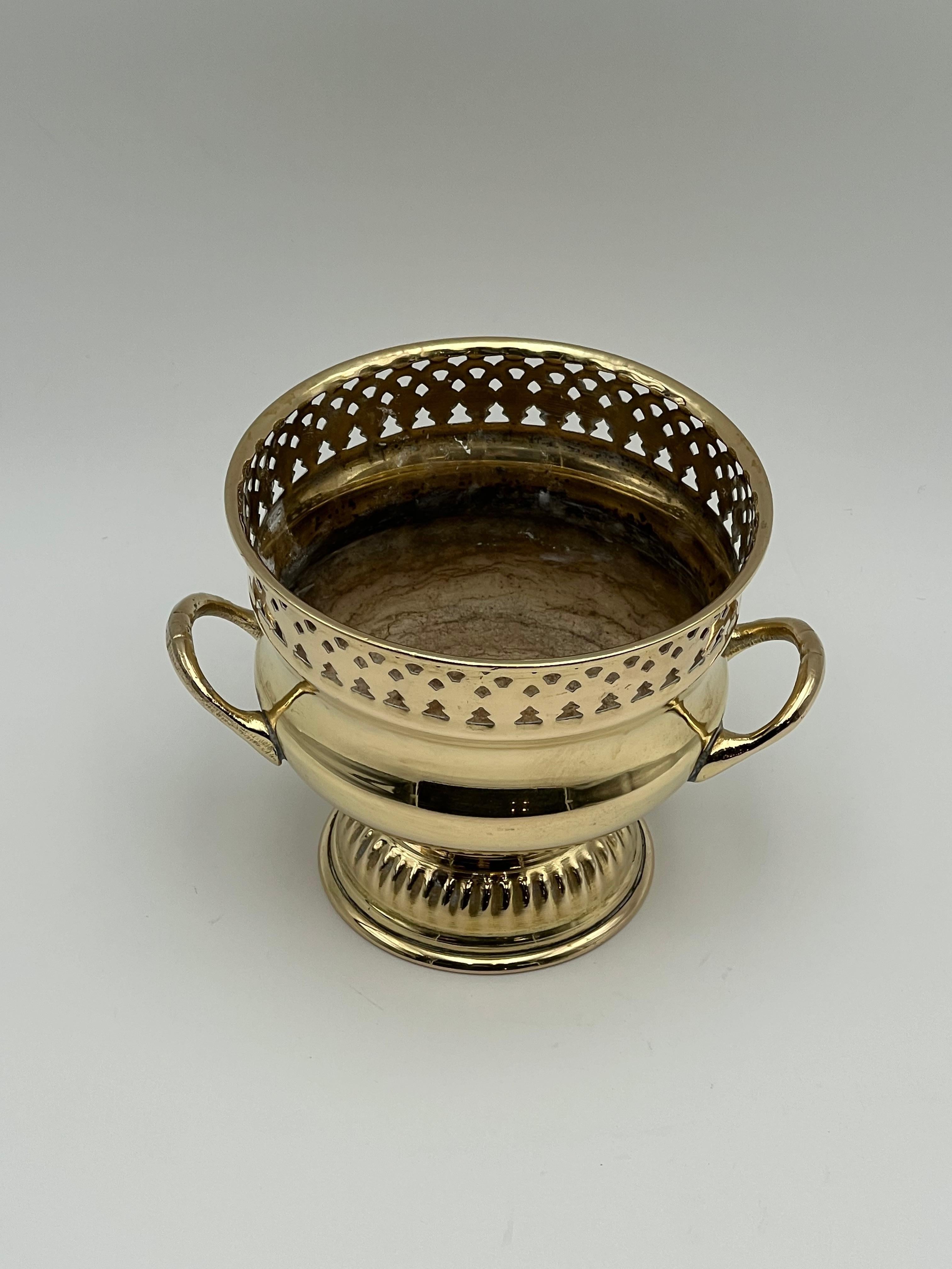 Coppia di vasi per urne in ottone stile Campana francese del 18/1900, patina in vendita 3