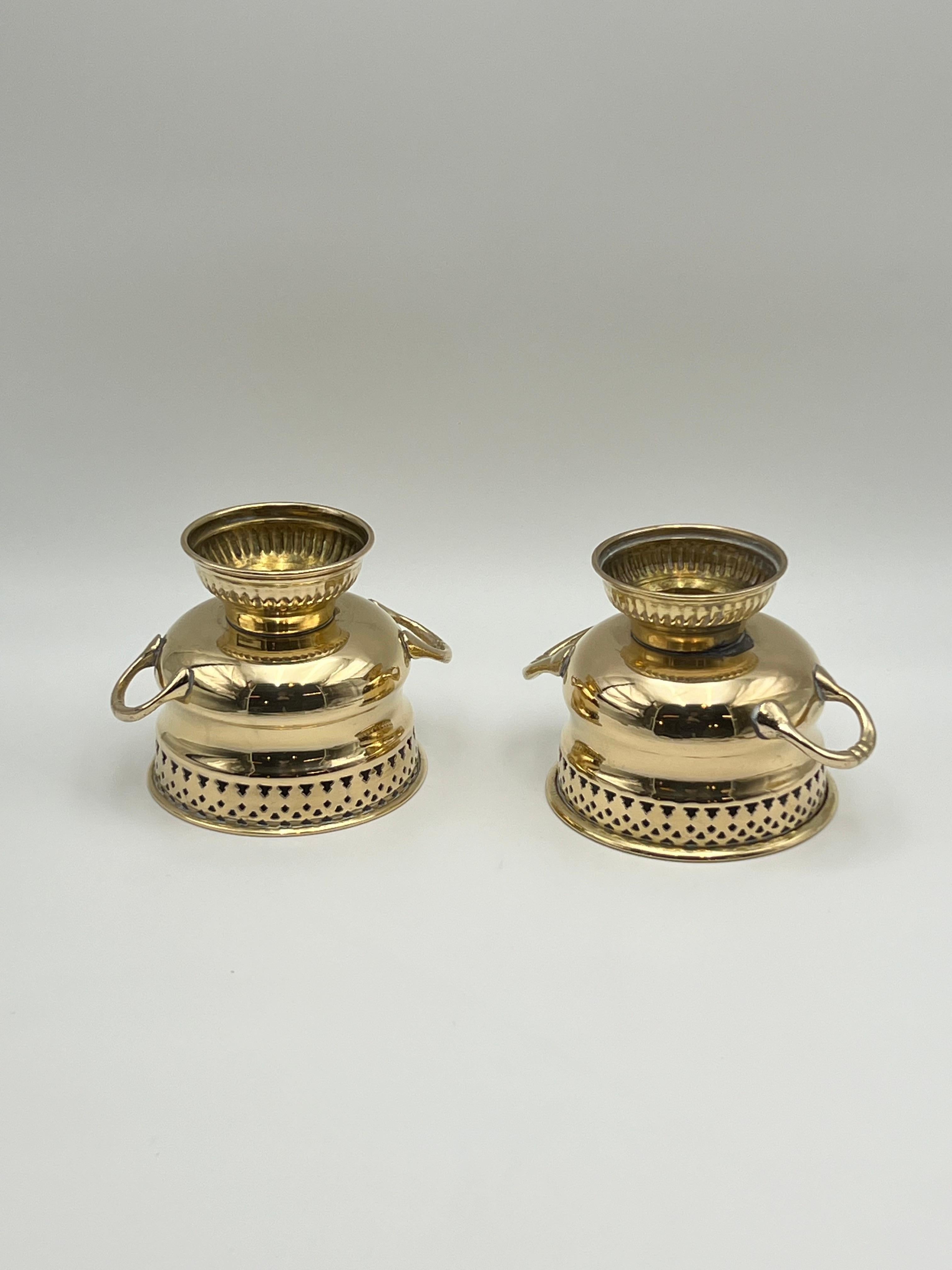 Coppia di vasi per urne in ottone stile Campana francese del 18/1900, patina in vendita 7