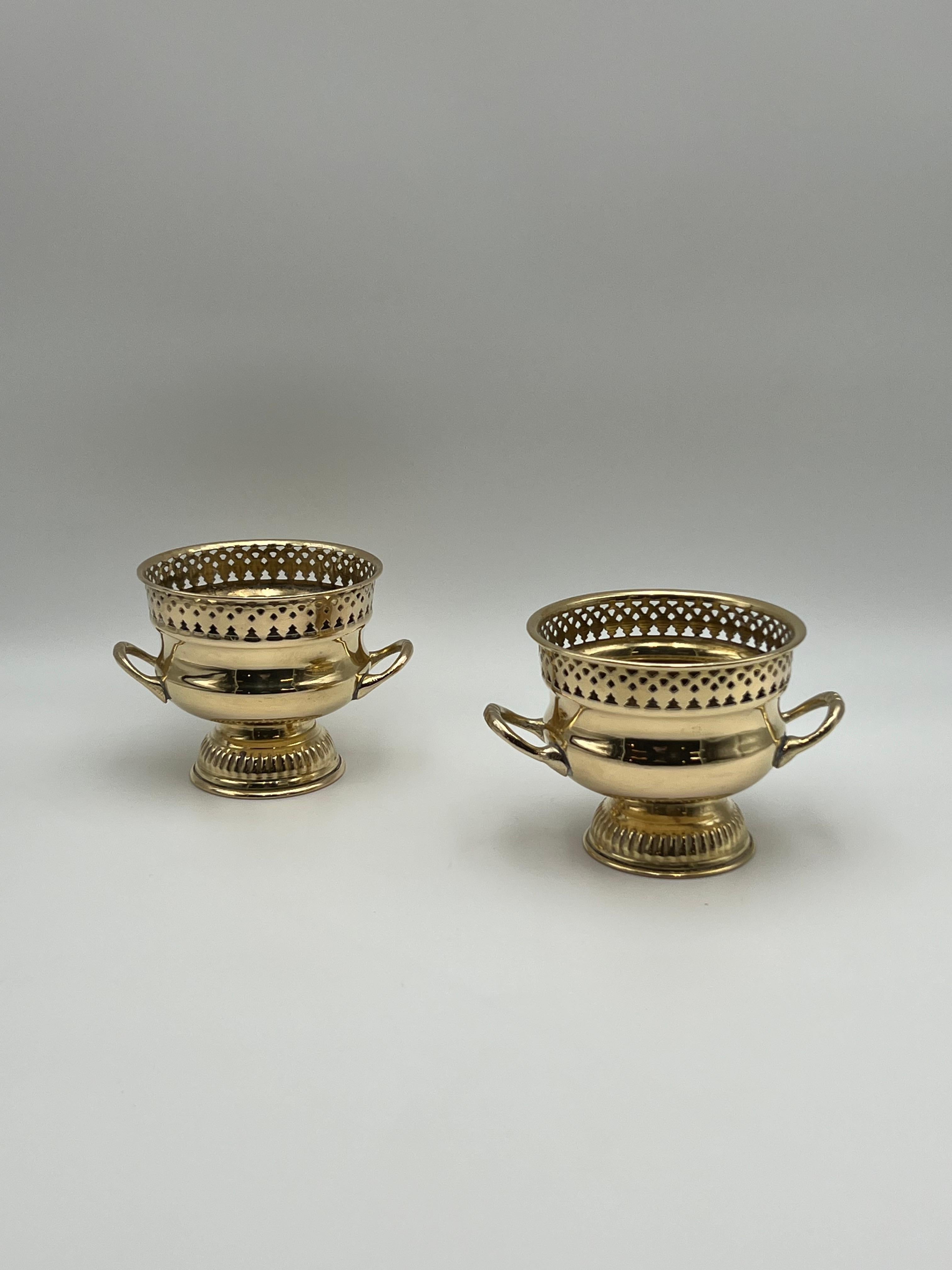 Coppia di vasi per urne in ottone stile Campana francese del 18/1900, patina in vendita 8