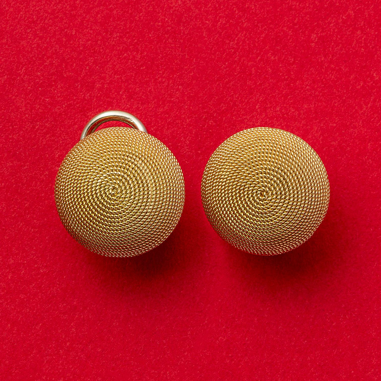 A pair of 18 carat gold earrings with textured domes with twisted gold wire, for pierced ears with clip ons, Italy.

weight: 8.01 grams
dimensions: 1.5 x 1.5 cm