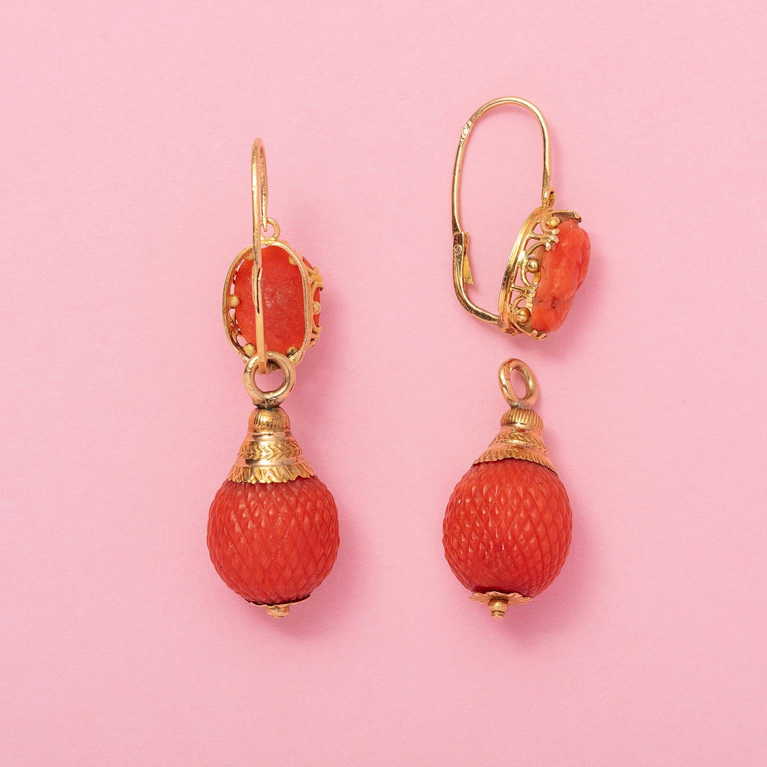 Mixed Cut A Pair of 18 Carat Gold and Coral Gergian Day and Night Earrings For Sale