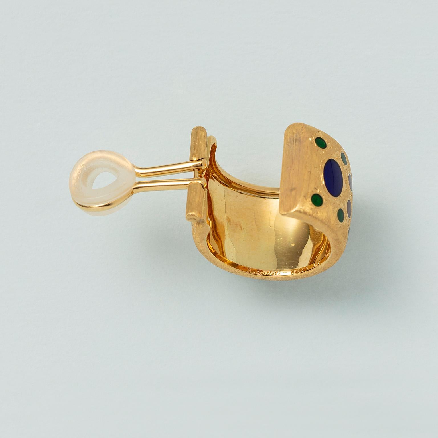 A pair of 18 Carat Gold Buccellati Ear Clips with Enamel For Sale 2