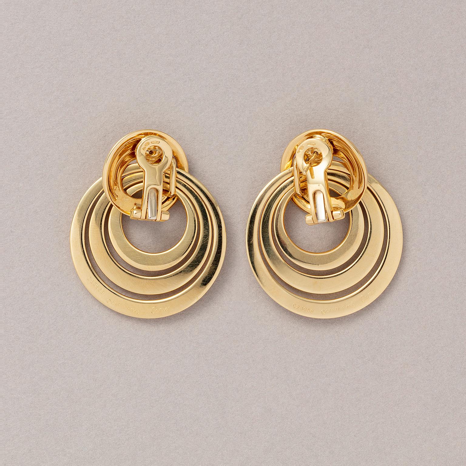 Ein Paar Cartier-Ohrringe mit Kreis aus 18 Karat Gold im Zustand „Gut“ in Amsterdam, NL