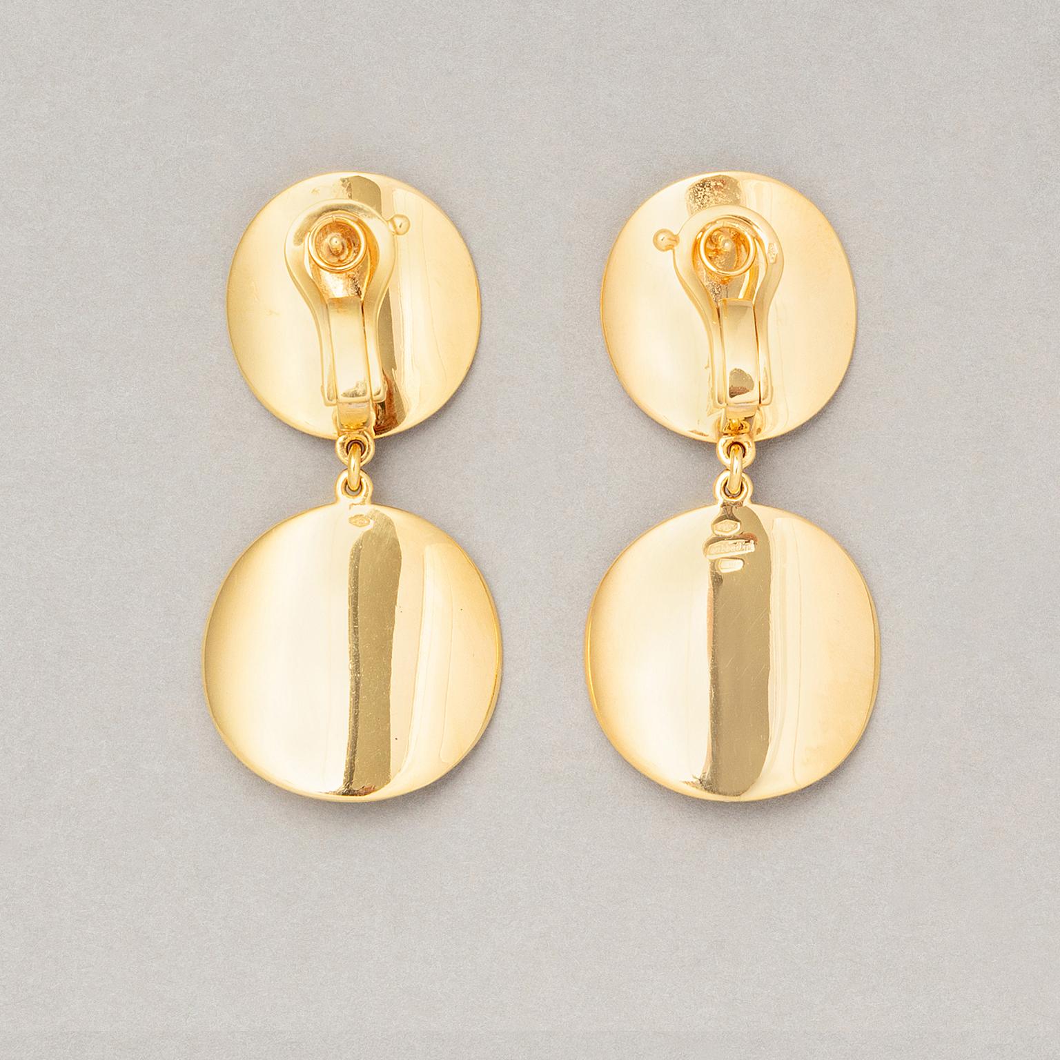 A Pair of 18 Carat Gold Circle Earrings In Good Condition In Amsterdam, NL