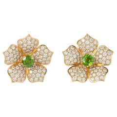 Paire de Clips d'oreilles en or 18 carats avec diamant et lotus démantoïde