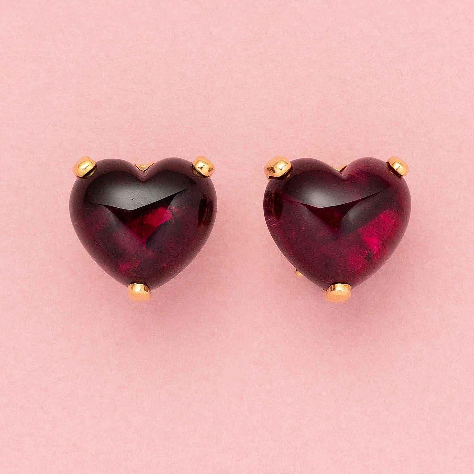 A pair of 18 carat gold earrings with thick dark pink tourmaline hearts, signed: Steltman.

weight: 14.75 grams.
dimensions: 1.6 x 1.6 cm.