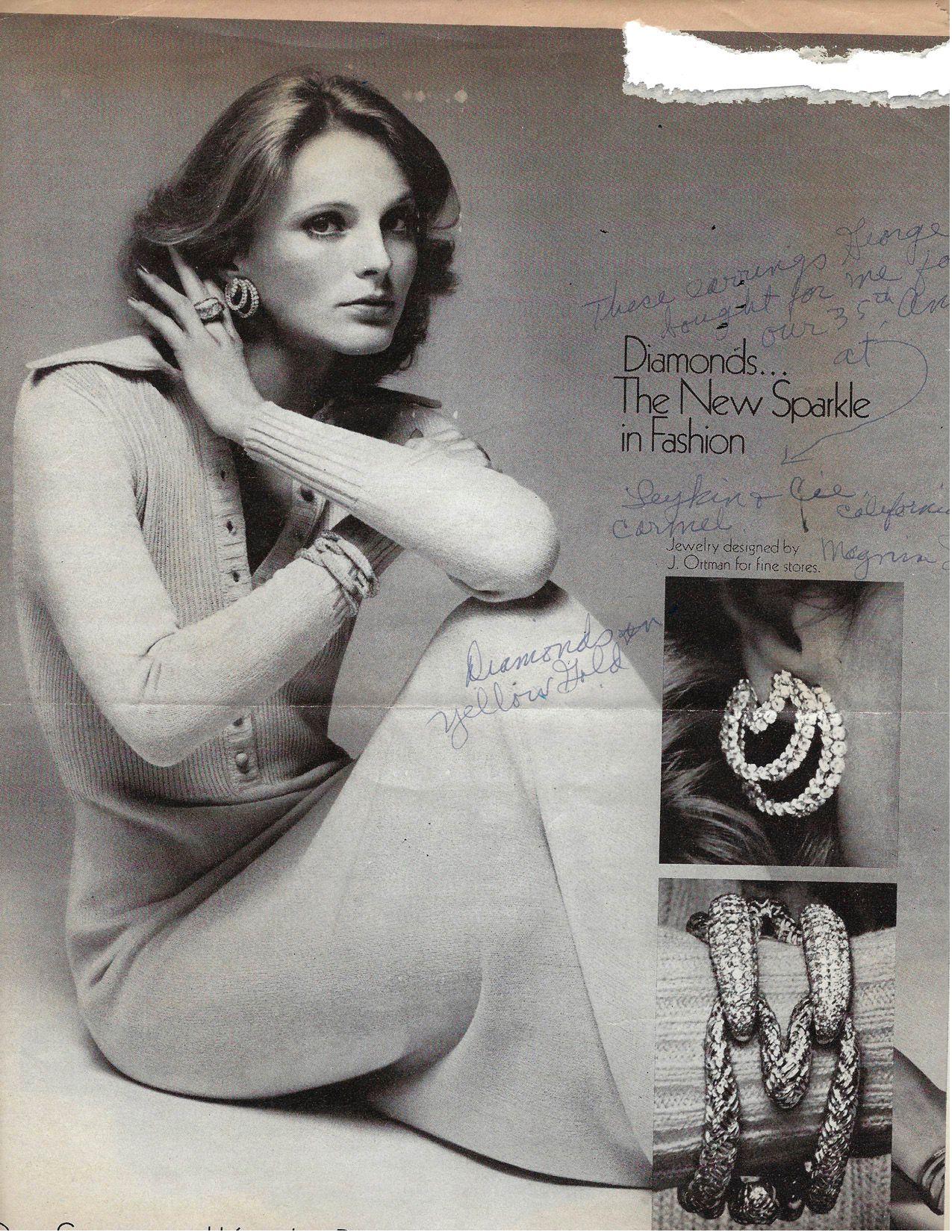A Pair of 18 Carat Gold Triple Hoop Earrings In Good Condition In Amsterdam, NL