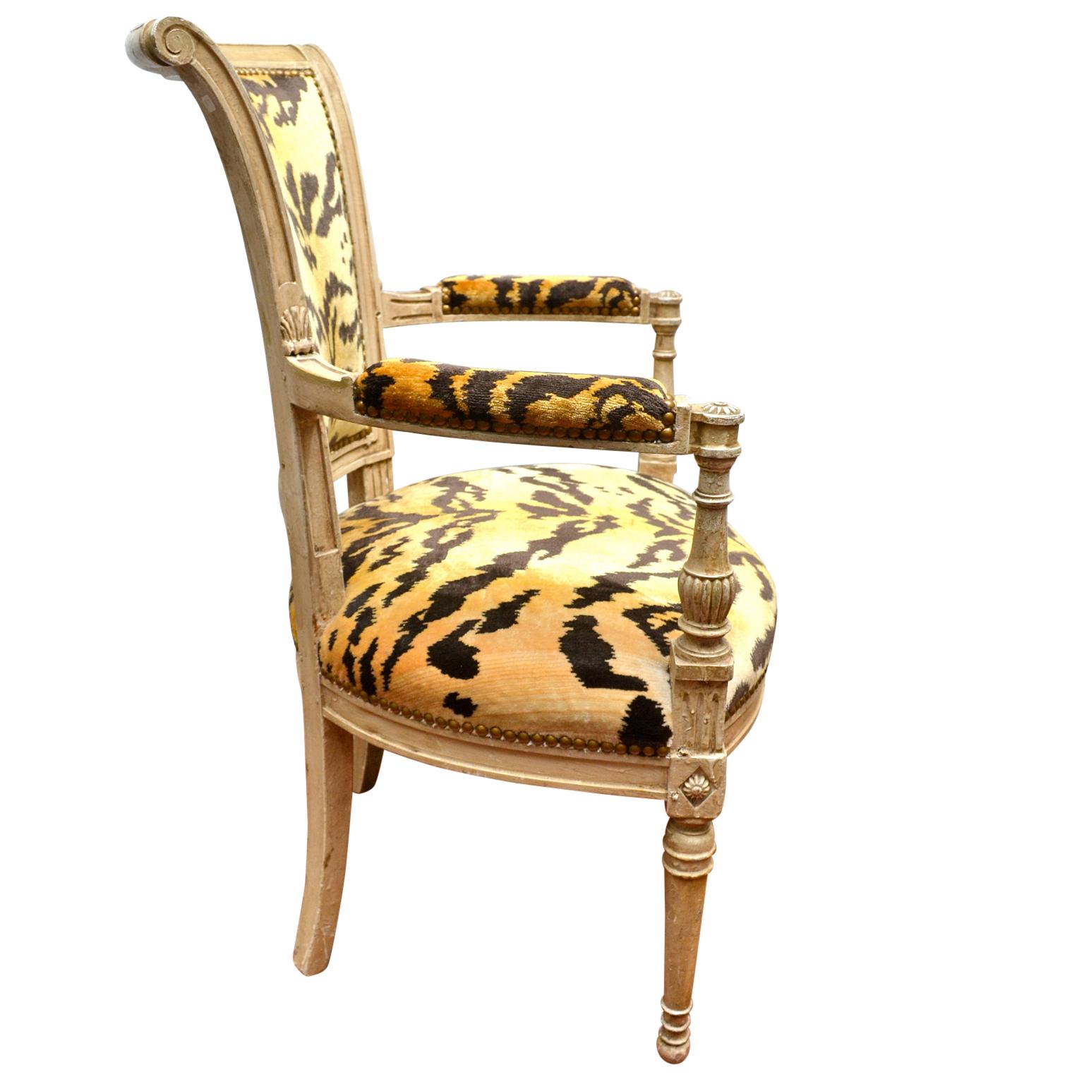 Pair of 18th Century Louis XVI Painted Armchairs In Good Condition In Vancouver, British Columbia