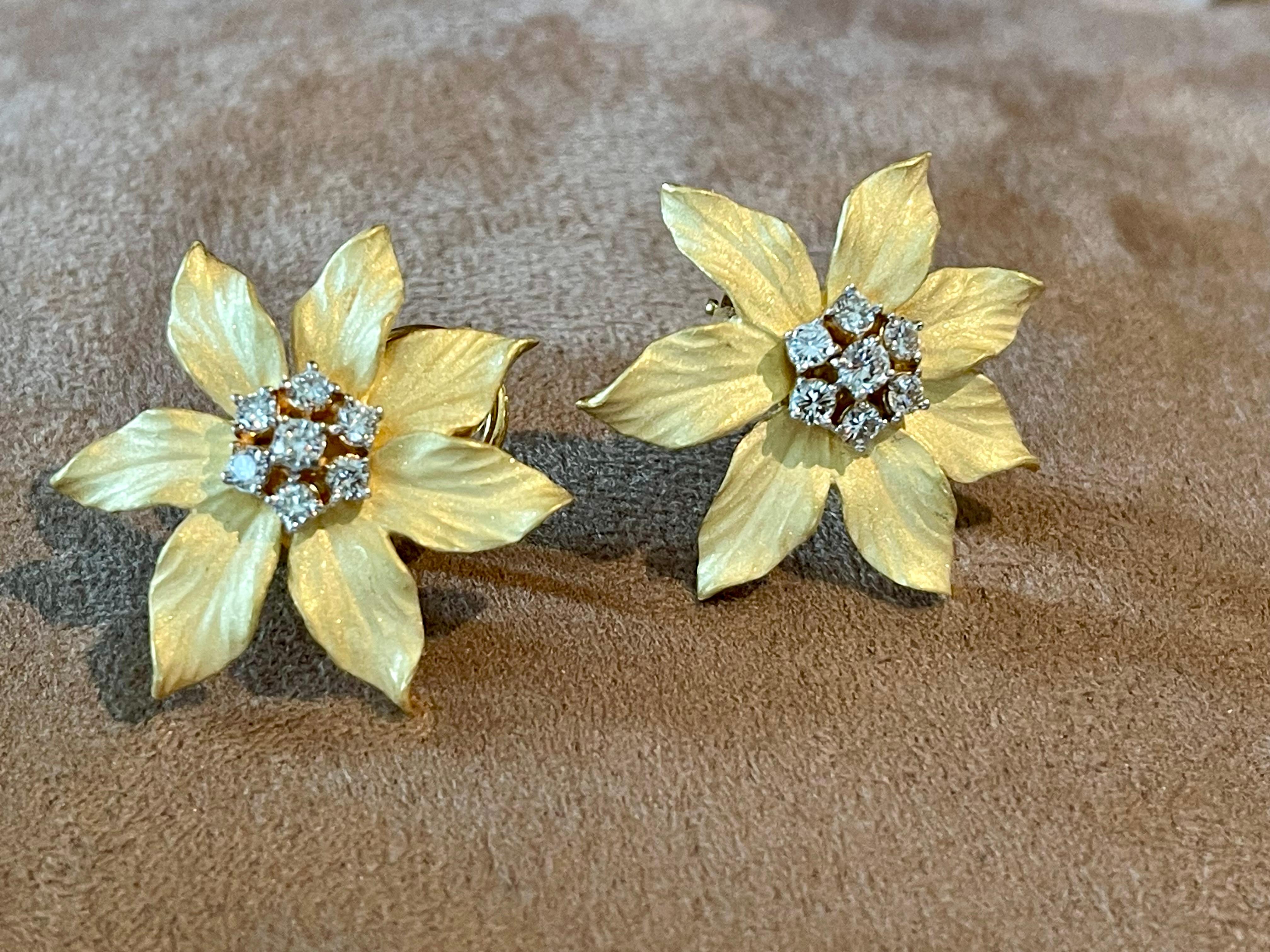Brilliant Cut A pair of 18 K yellow brushed Gold flower Diamond earrings For Sale