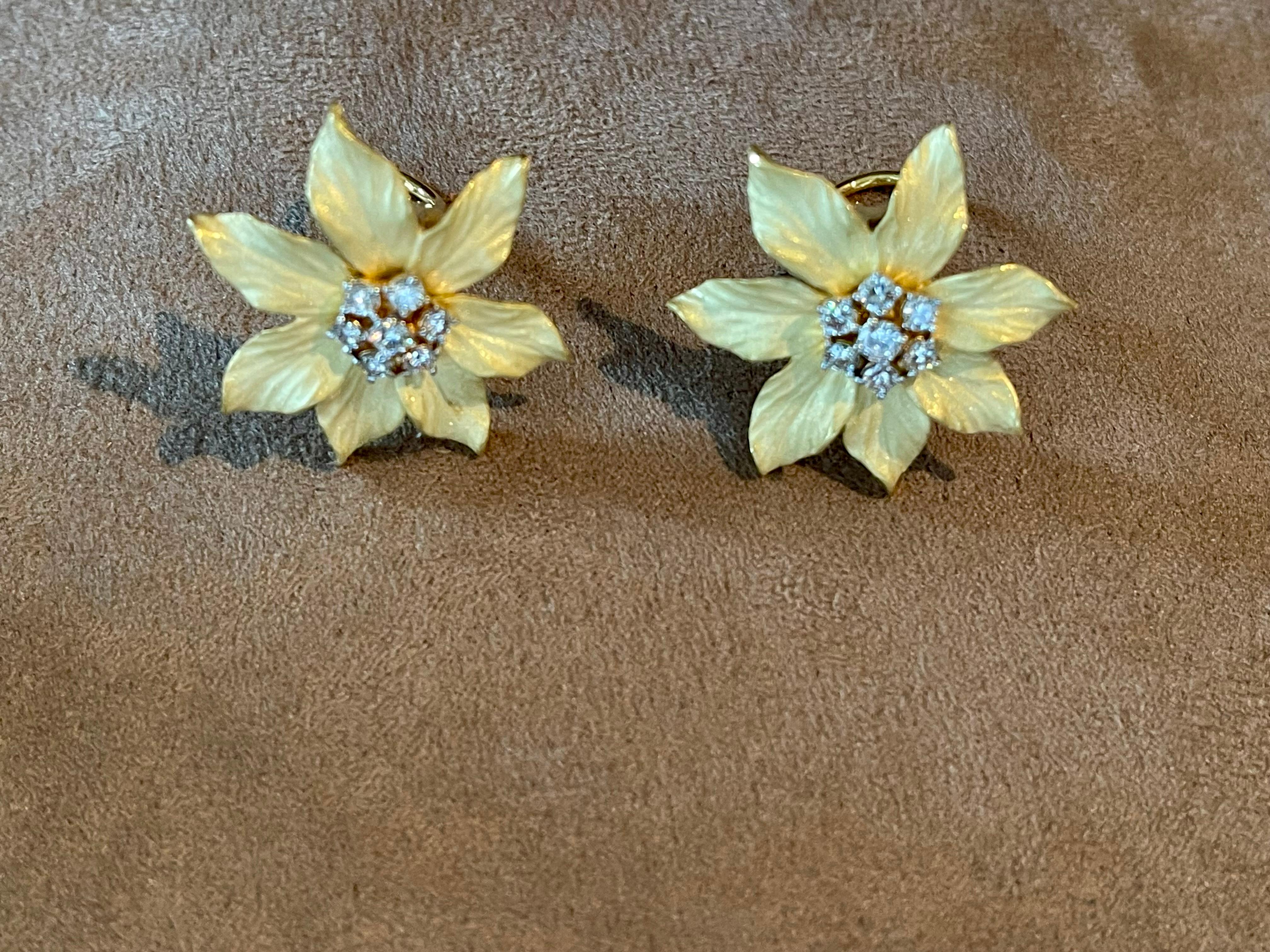 A pair of 18 K yellow brushed Gold flower Diamond earrings For Sale 3