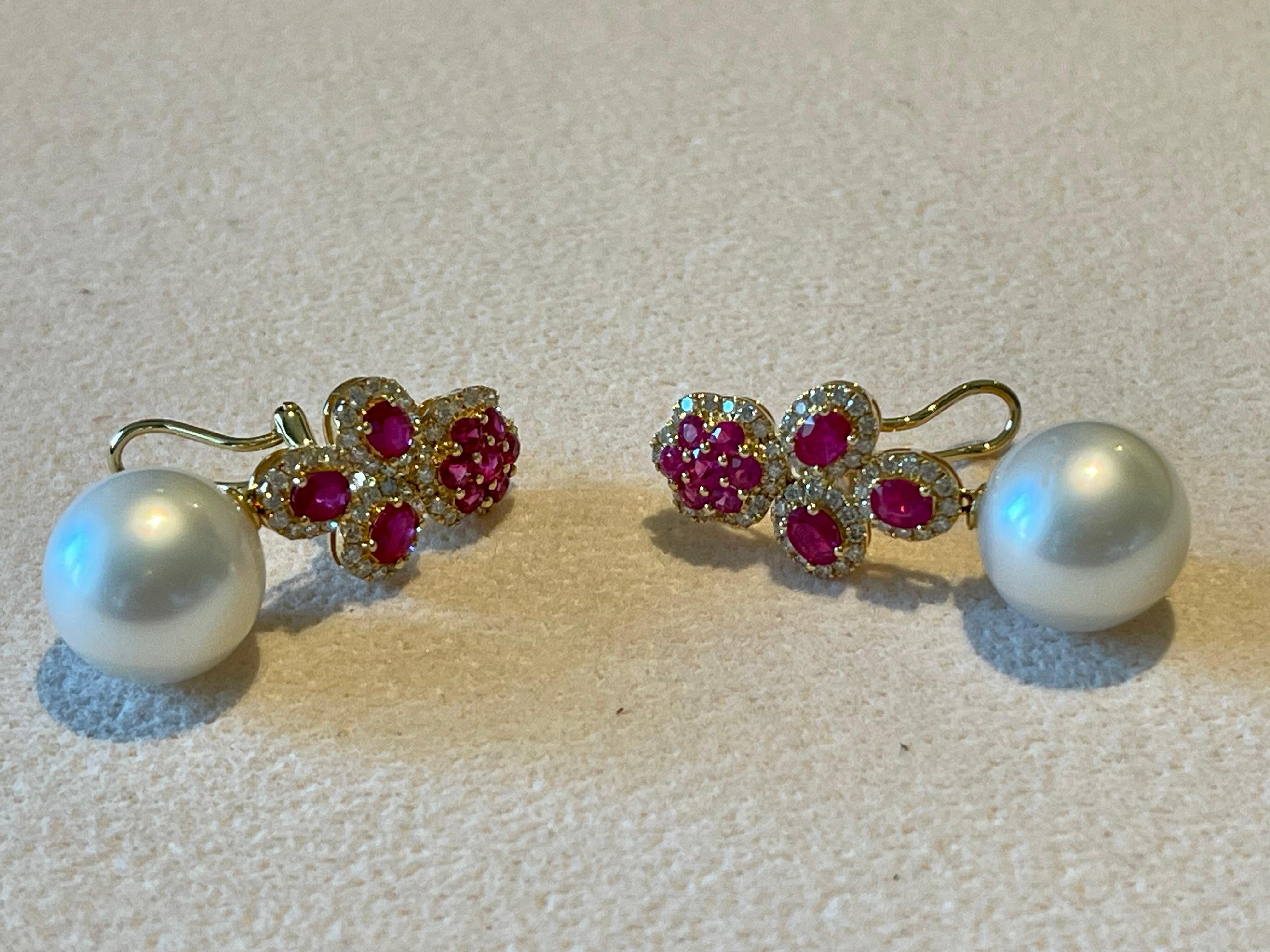 A pair of 18 K yellow Gold Diamond Ruby South Sea Pearl earrings For Sale 1