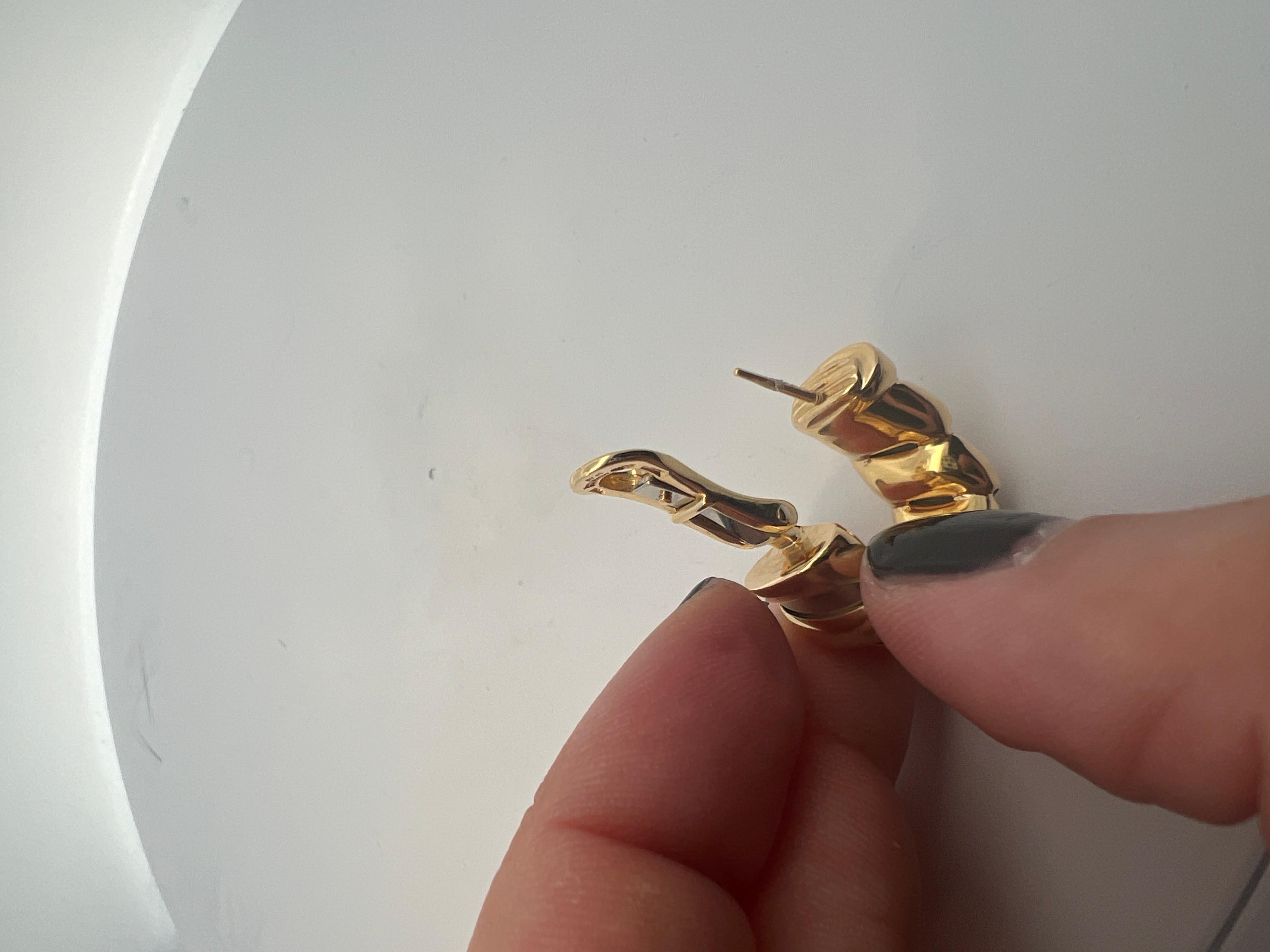 Un paio di orecchini in oro giallo 18 carati e acier di Bulgari. in vendita 6