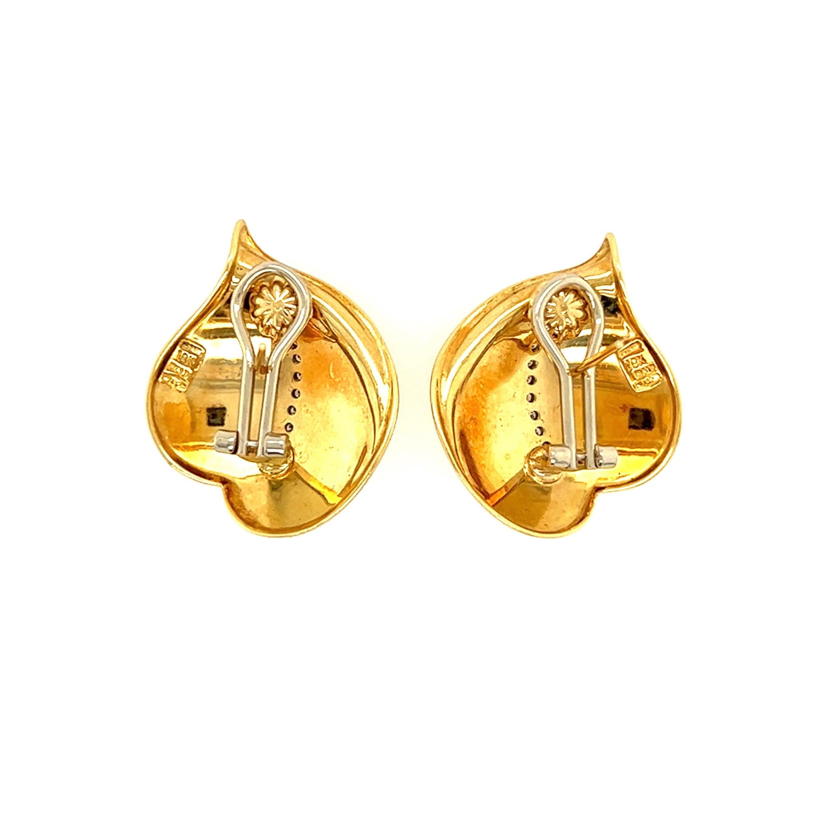 Round Cut Pair of 18 Karat Yellow Gold and Diamond Leaf Earrings For Sale