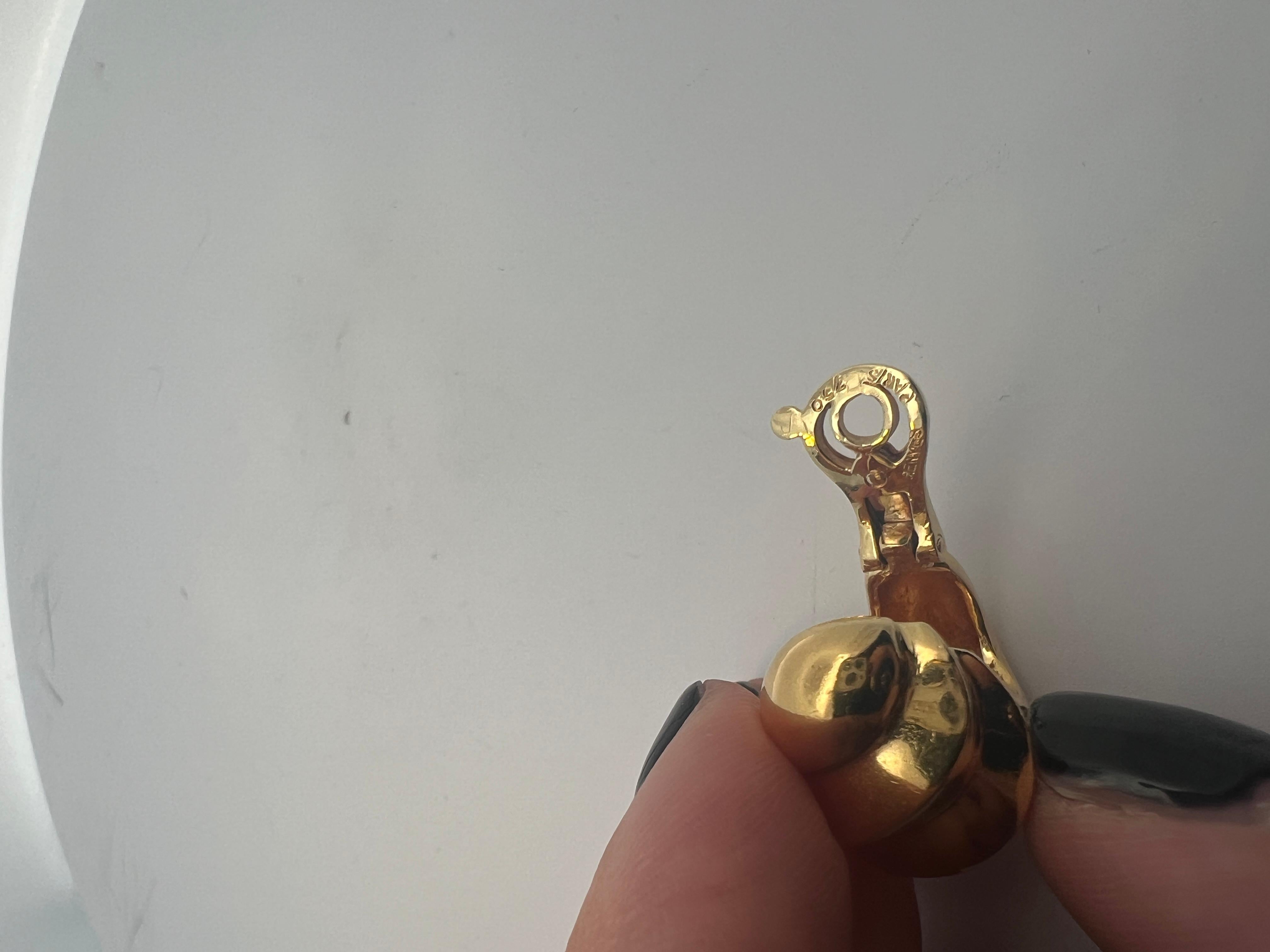 A pair of 18 karat yellow gold ear clips by Hermès. For Sale 7