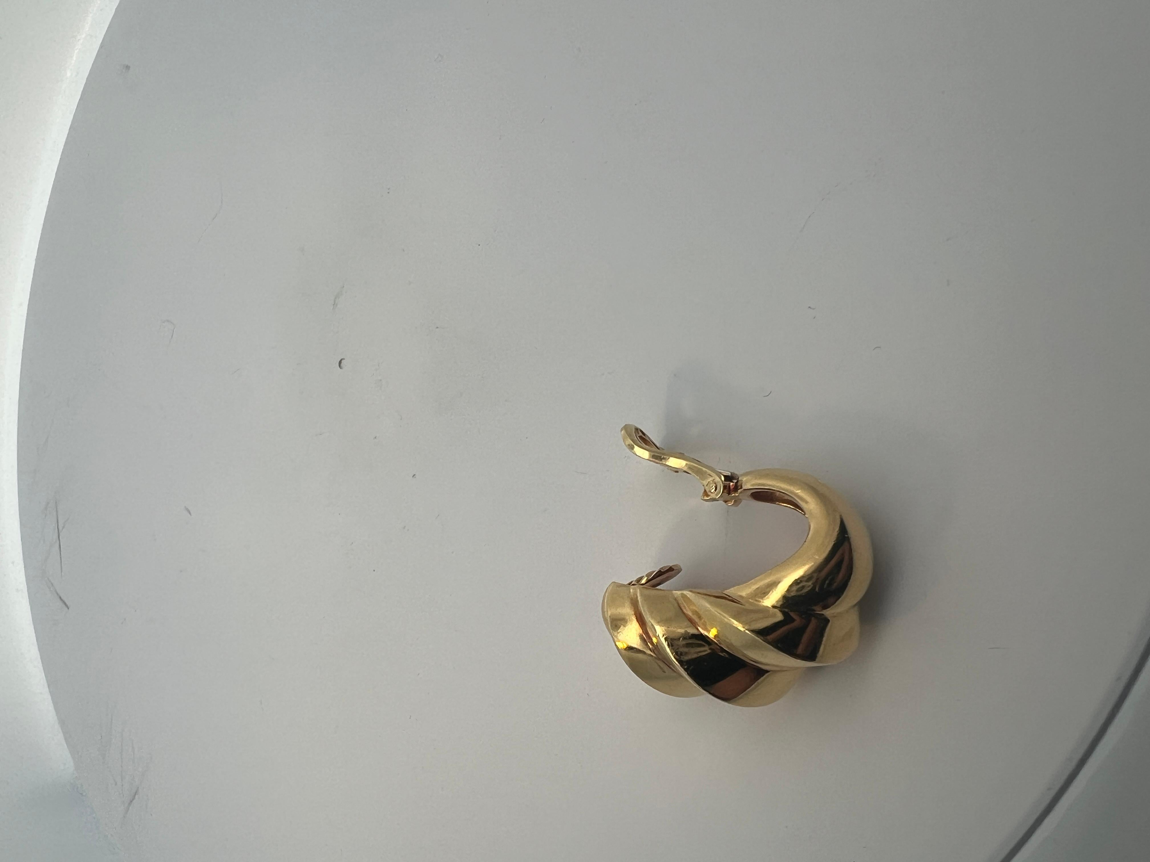 A pair of 18 karat yellow gold ear clips by Hermès. For Sale 8