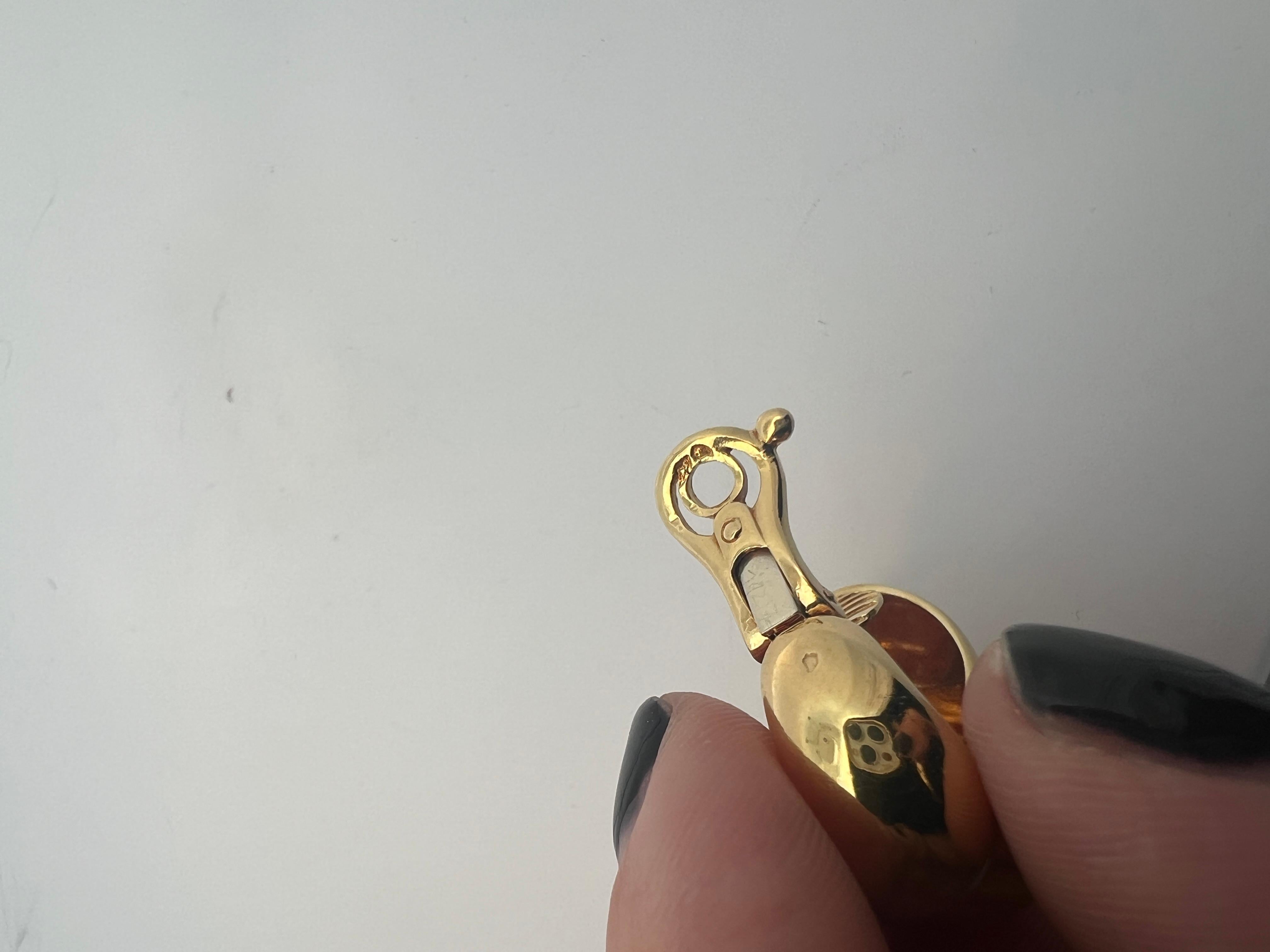 A pair of 18 karat yellow gold ear clips by Hermès. For Sale 9