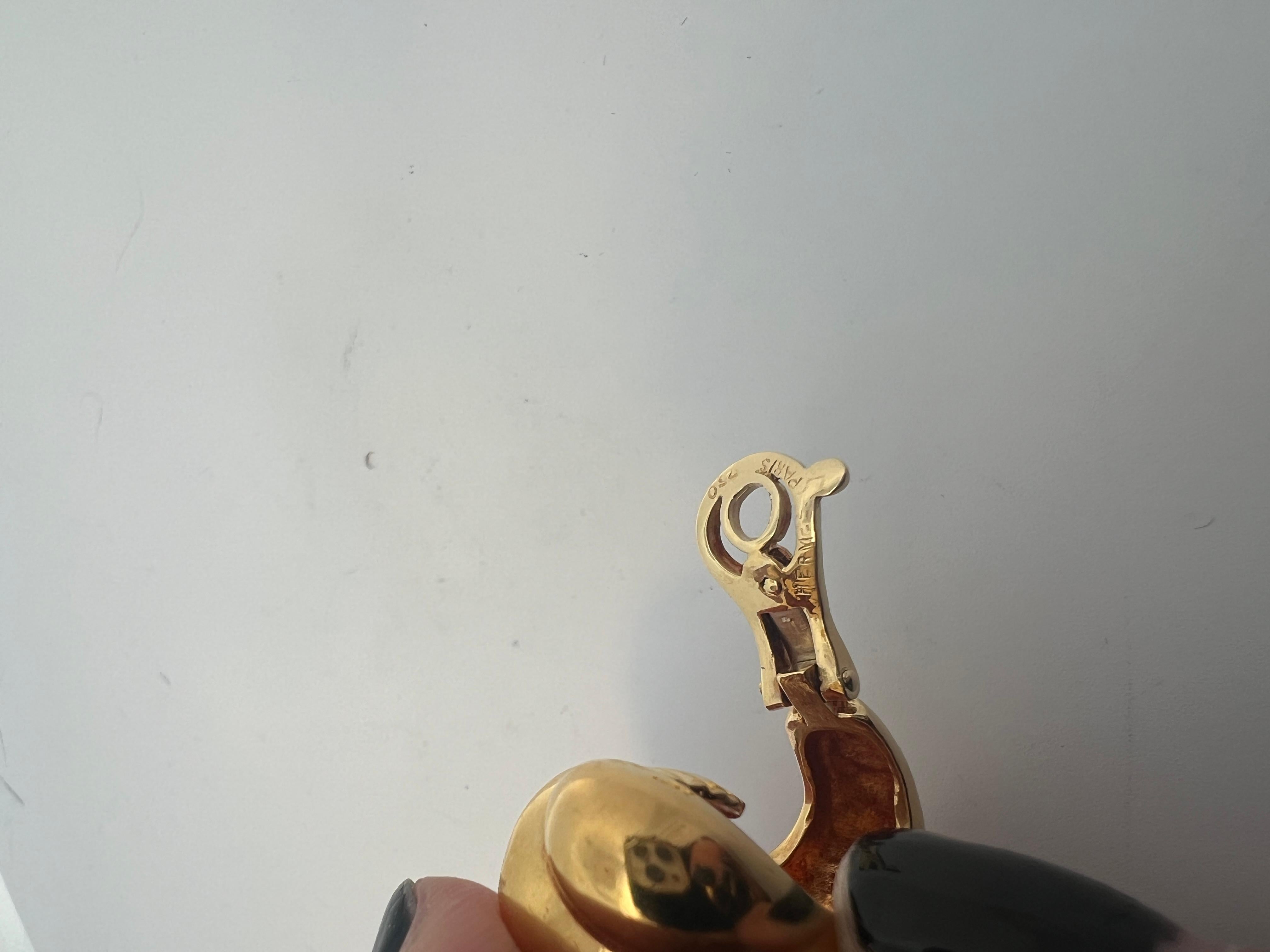 A pair of 18 karat yellow gold ear clips by Hermès. For Sale 10