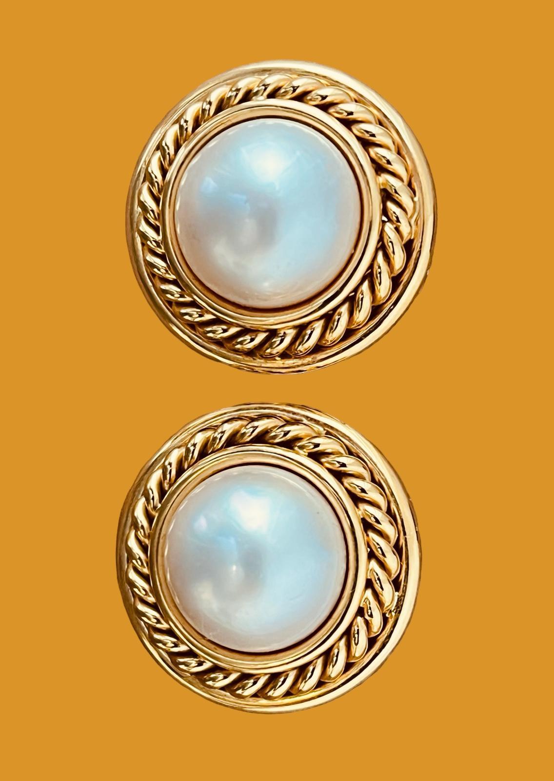 A Pair of 18ct Gold Mabe' Pearl Earclips. Circa 1980's. Made in England For Sale 11