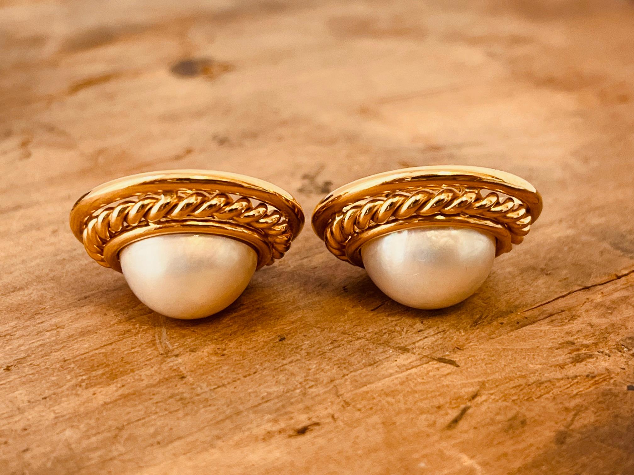 A Pair of 18ct Gold Mabe' Pearl Earclips. Circa 1980's. Made in England For Sale 13
