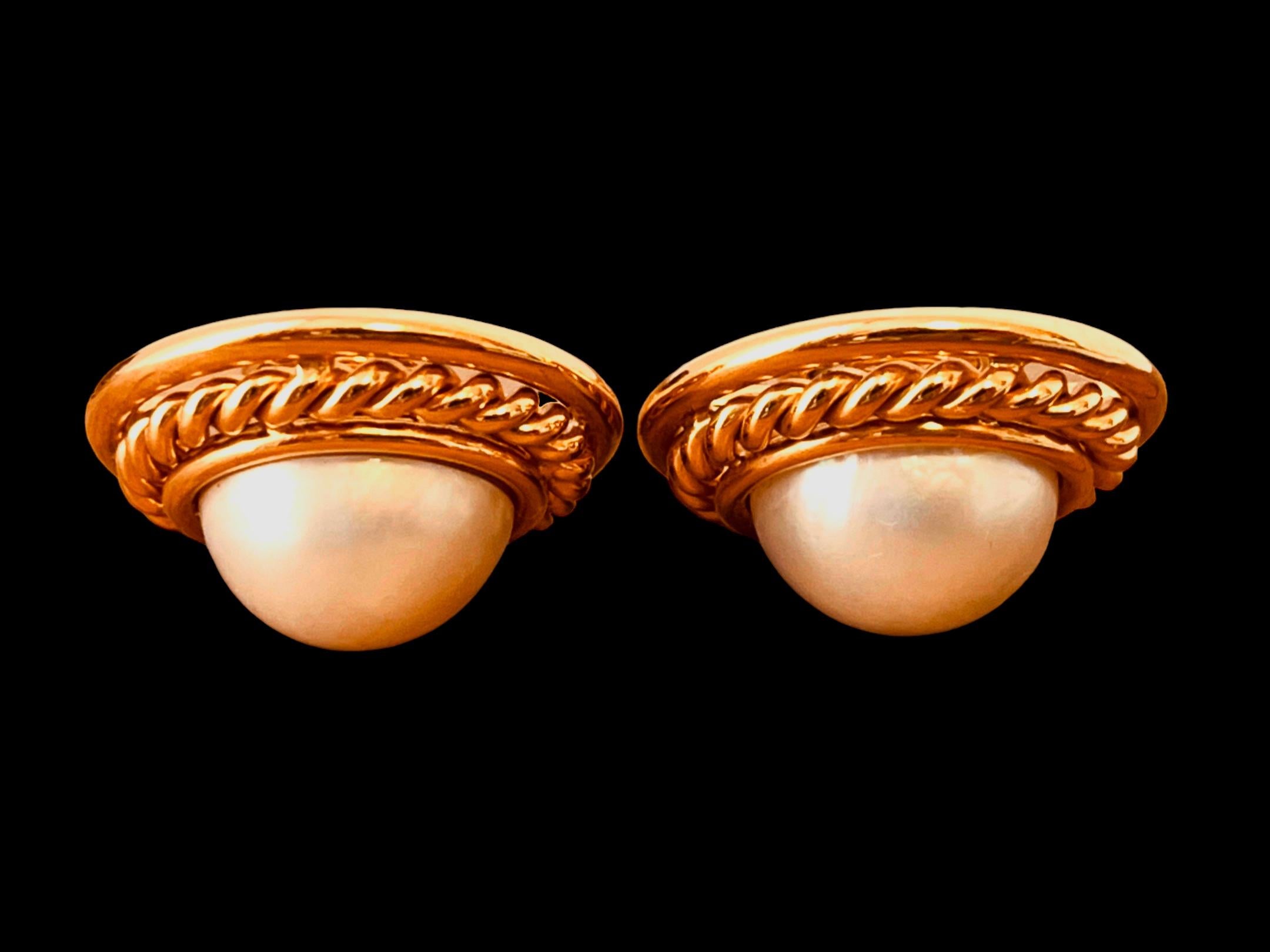 A Pair of 18ct Gold Mabe' Pearl Earclips. Circa 1980's. Made in England For Sale 12