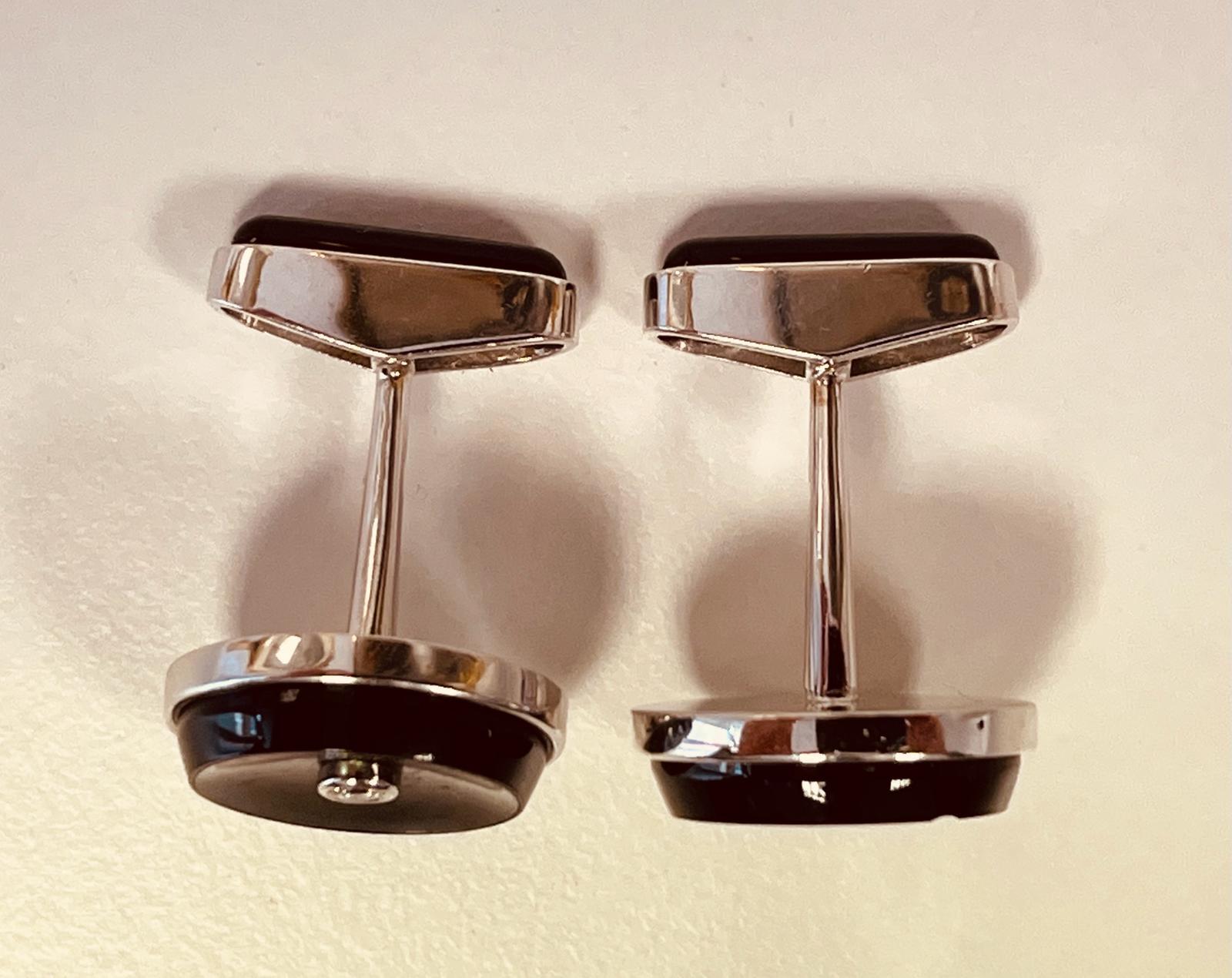 A Pair of 18ct White Gold and Diamond Mother of Pearl Cufflinks. Circa 2000  For Sale 12