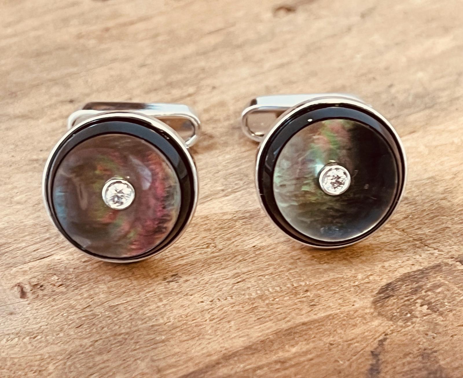A Pair of 18ct White Gold and Diamond Mother of Pearl Cufflinks. Circa 2000  For Sale 14