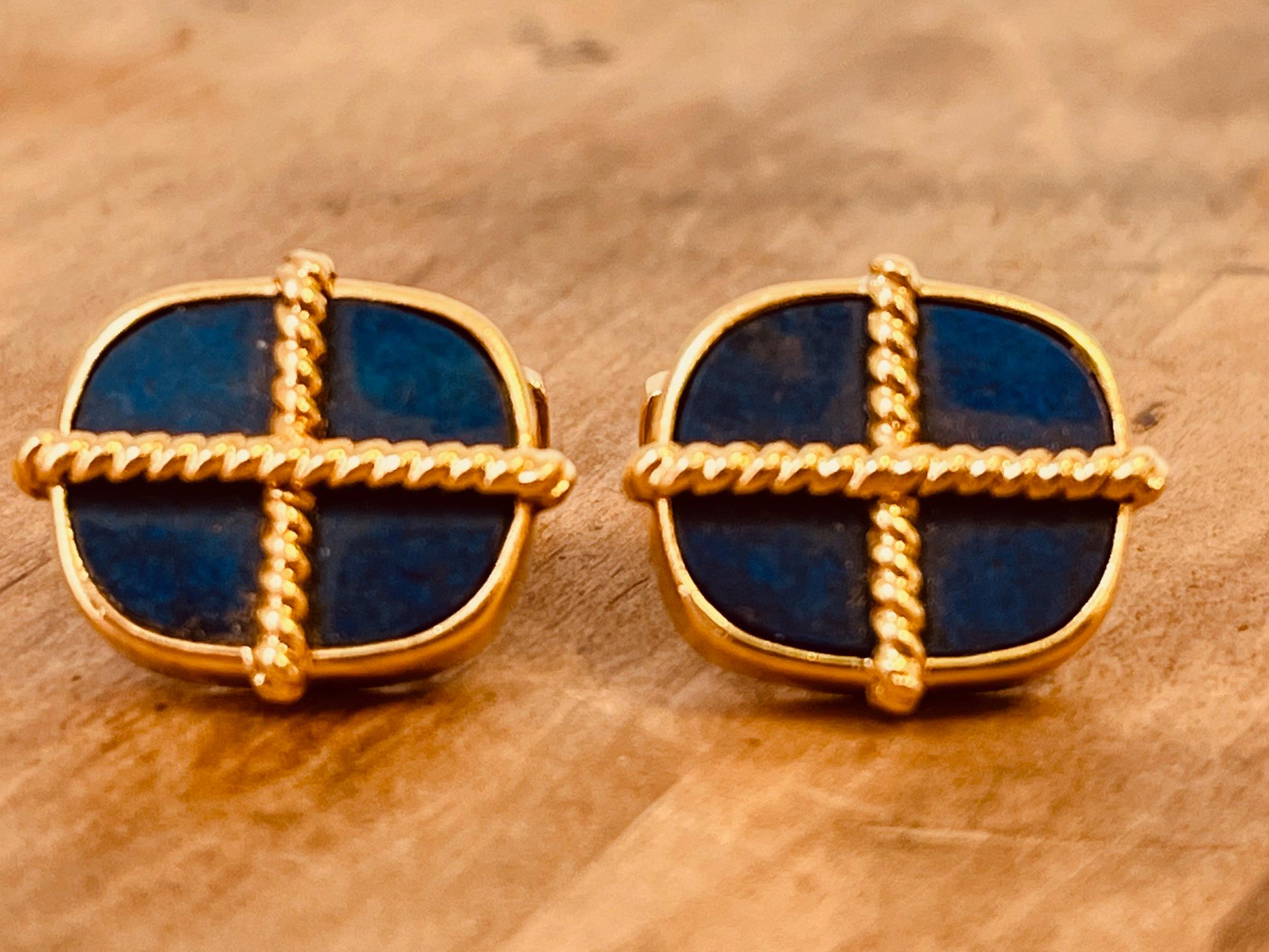 A Pair of 18ct Yellow Gold and Lapis Lazuli Cufflinks. Circa 1970's. In Excellent Condition For Sale In London, GB