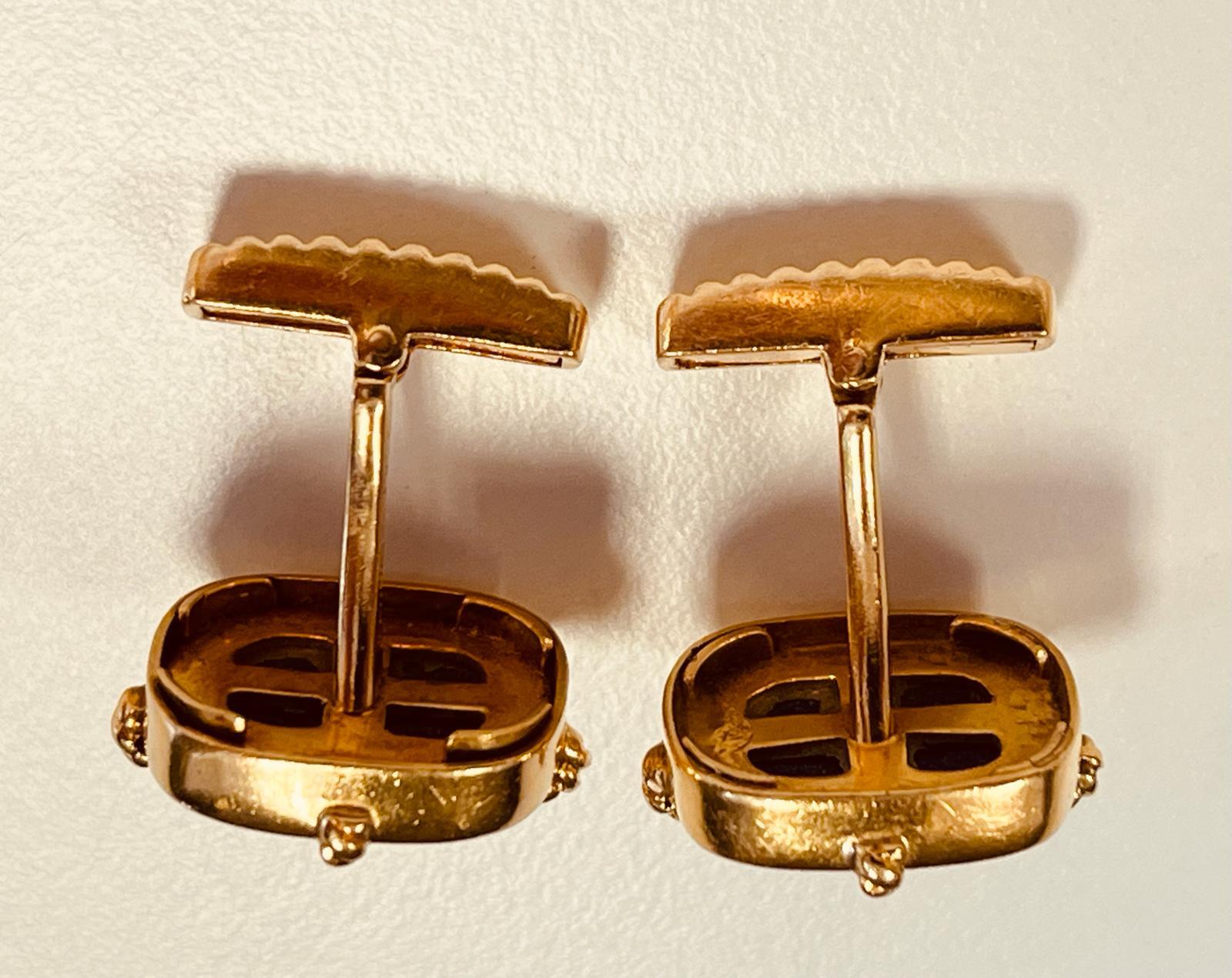 Men's A Pair of 18ct Yellow Gold and Lapis Lazuli Cufflinks. Circa 1970's. For Sale