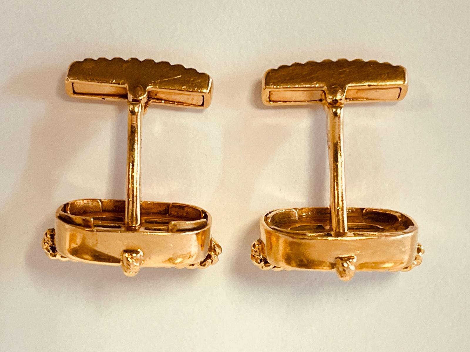 A Pair of 18ct Yellow Gold and Lapis Lazuli Cufflinks. Circa 1970's. For Sale 1