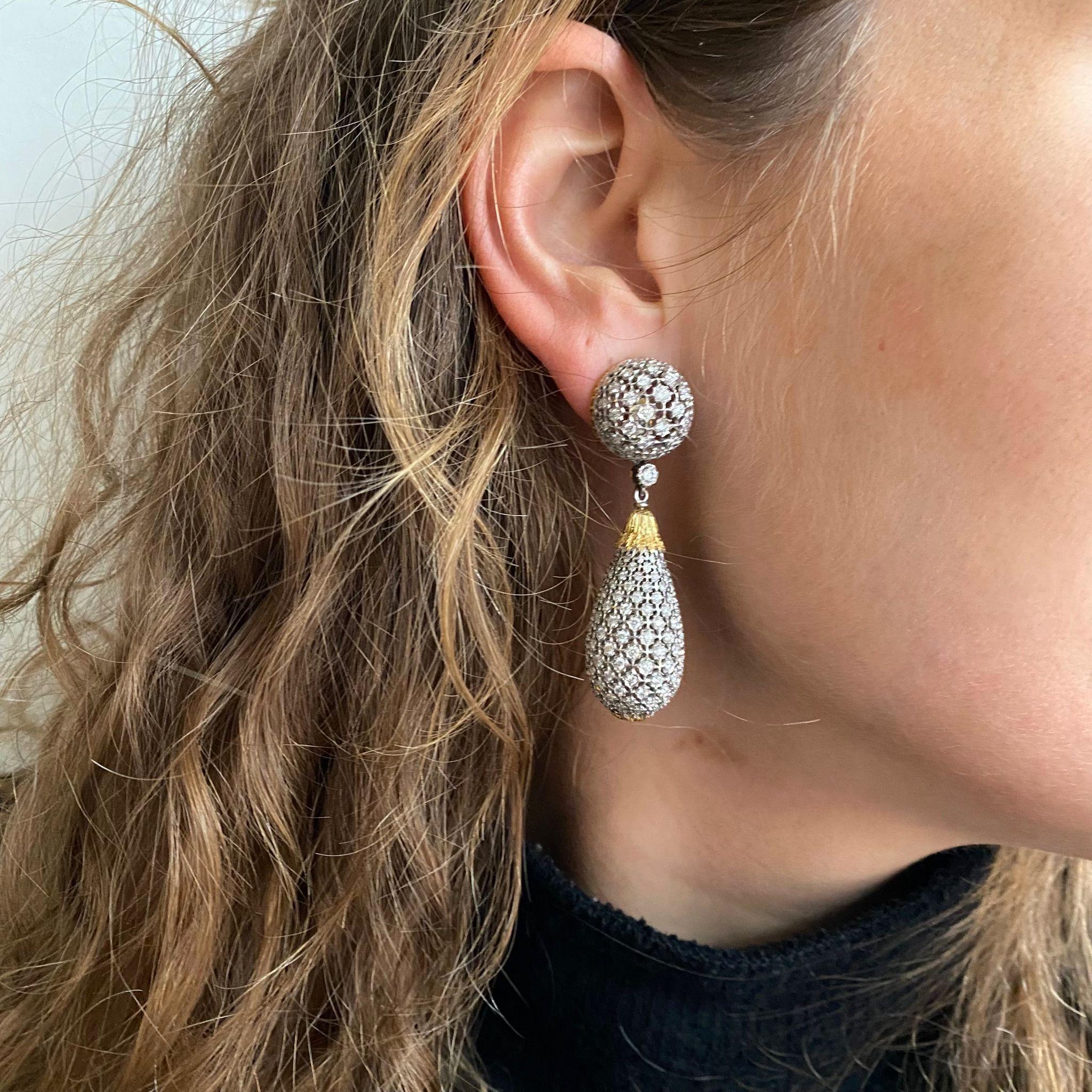 A Pair of 18k Gold and Diamond Day and Night Buccellati Lace Earrings For Sale 5